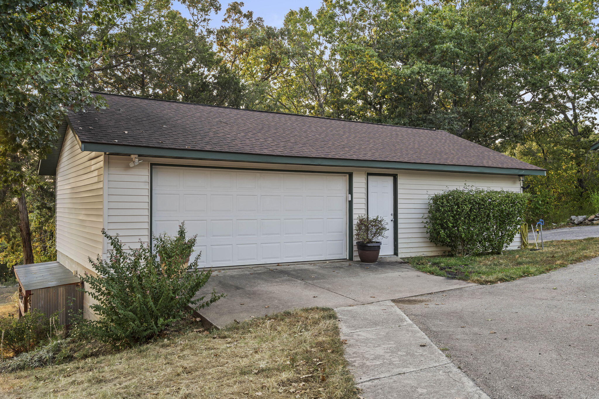 174 Lunker Bass Lane Road Property Photo 5
