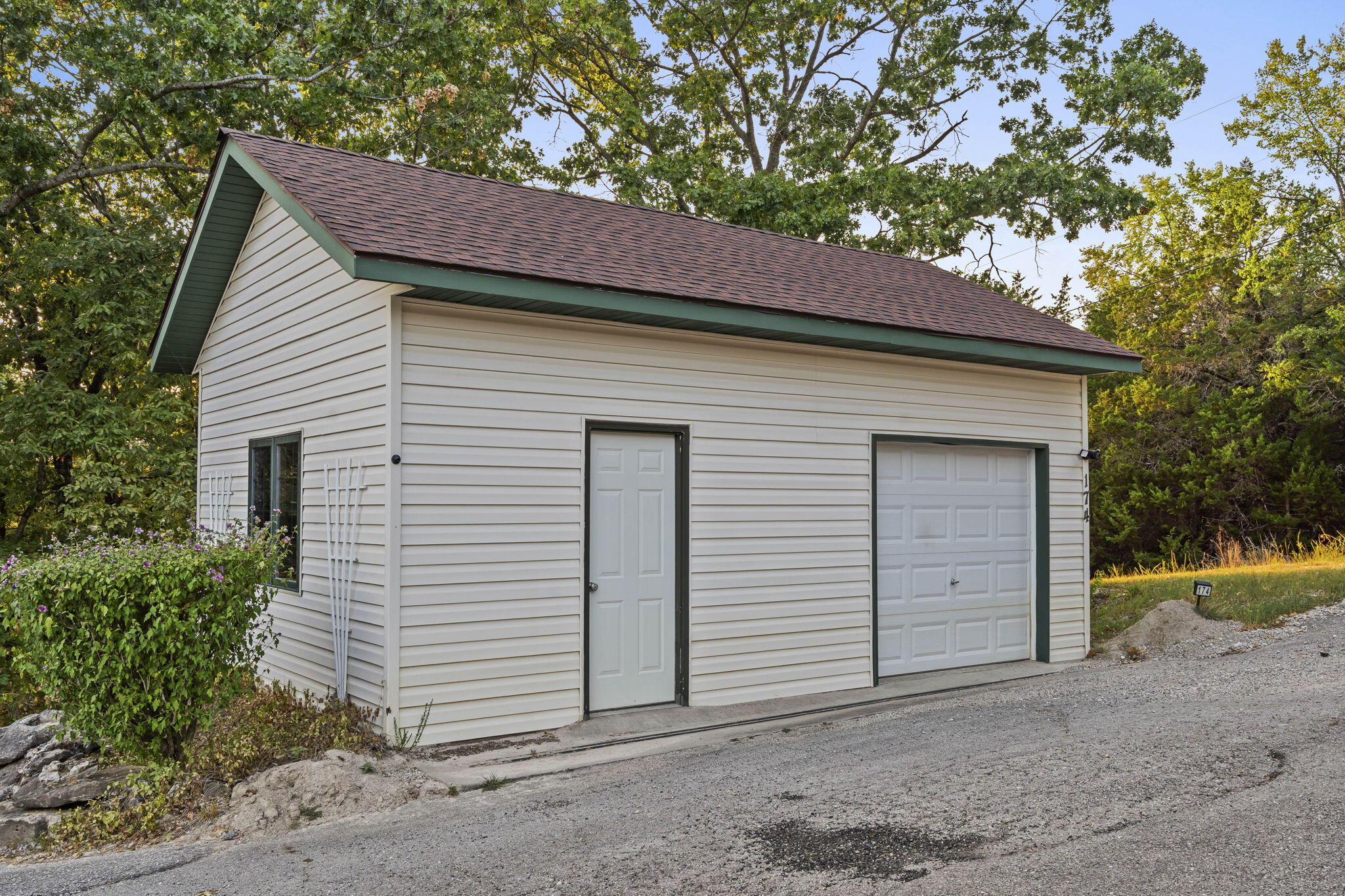 174 Lunker Bass Lane Road Property Photo 6