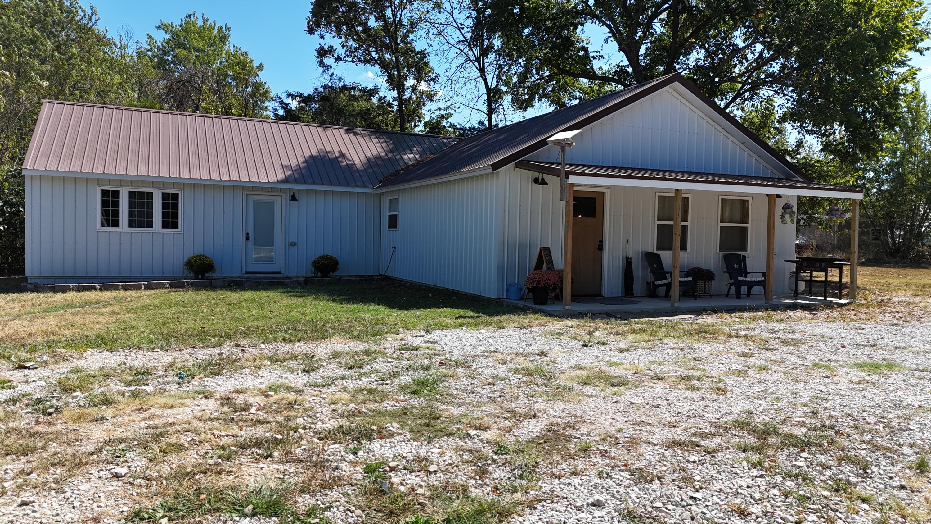 279 Castlegate Drive Property Photo 1