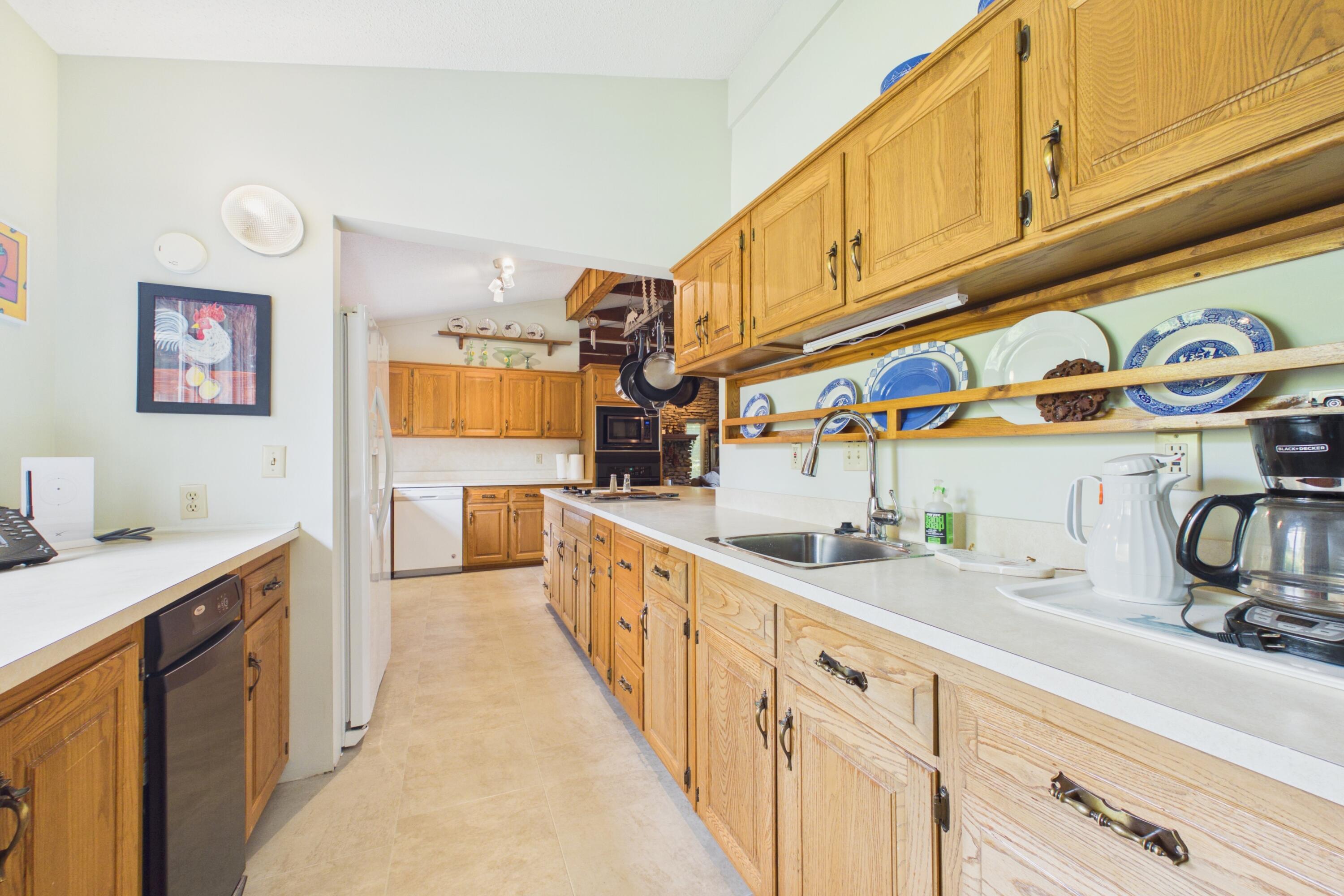 136 Looney Lane Property Photo 6