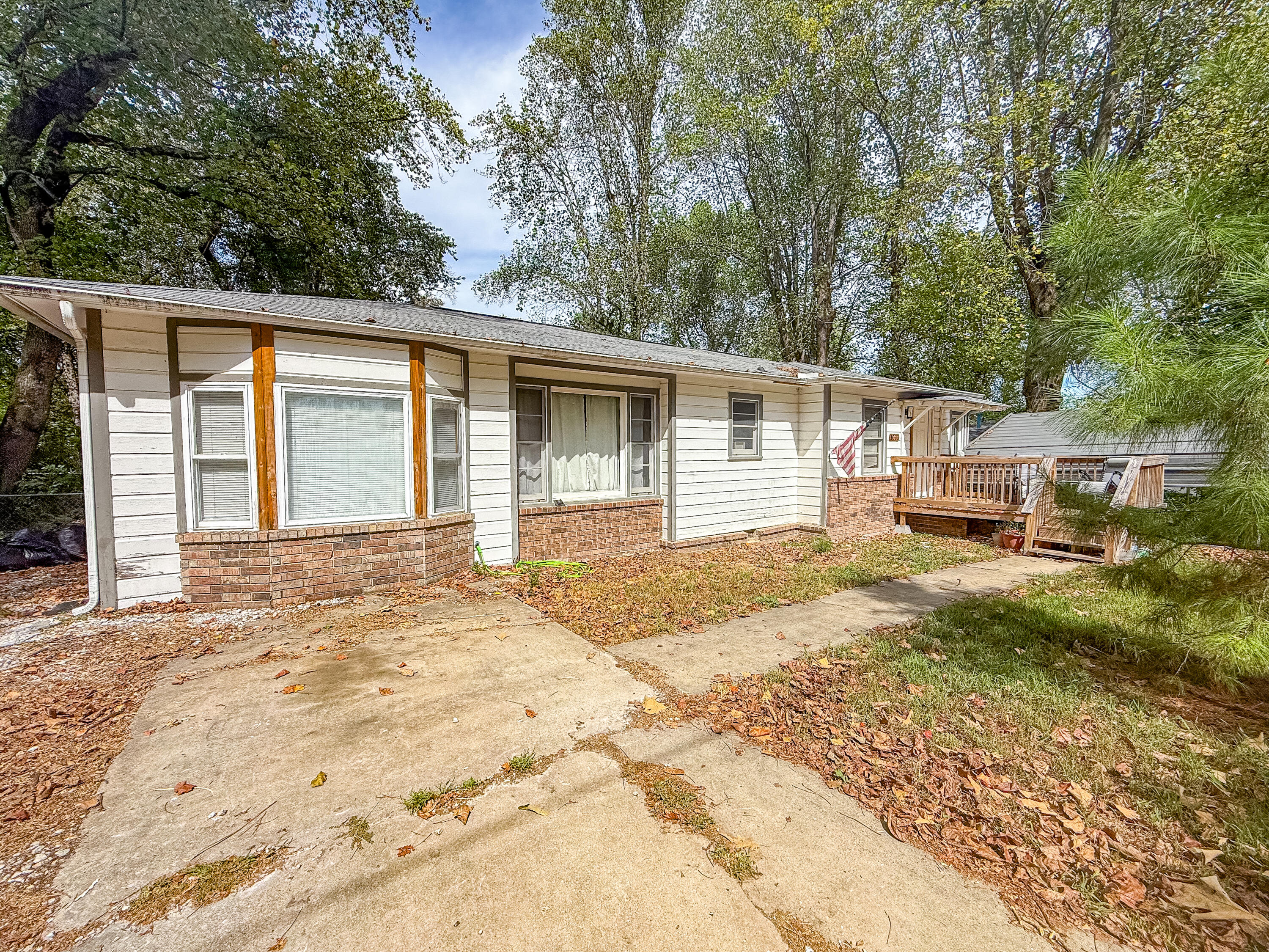 1003 West Newman Avenue Property Photo 2