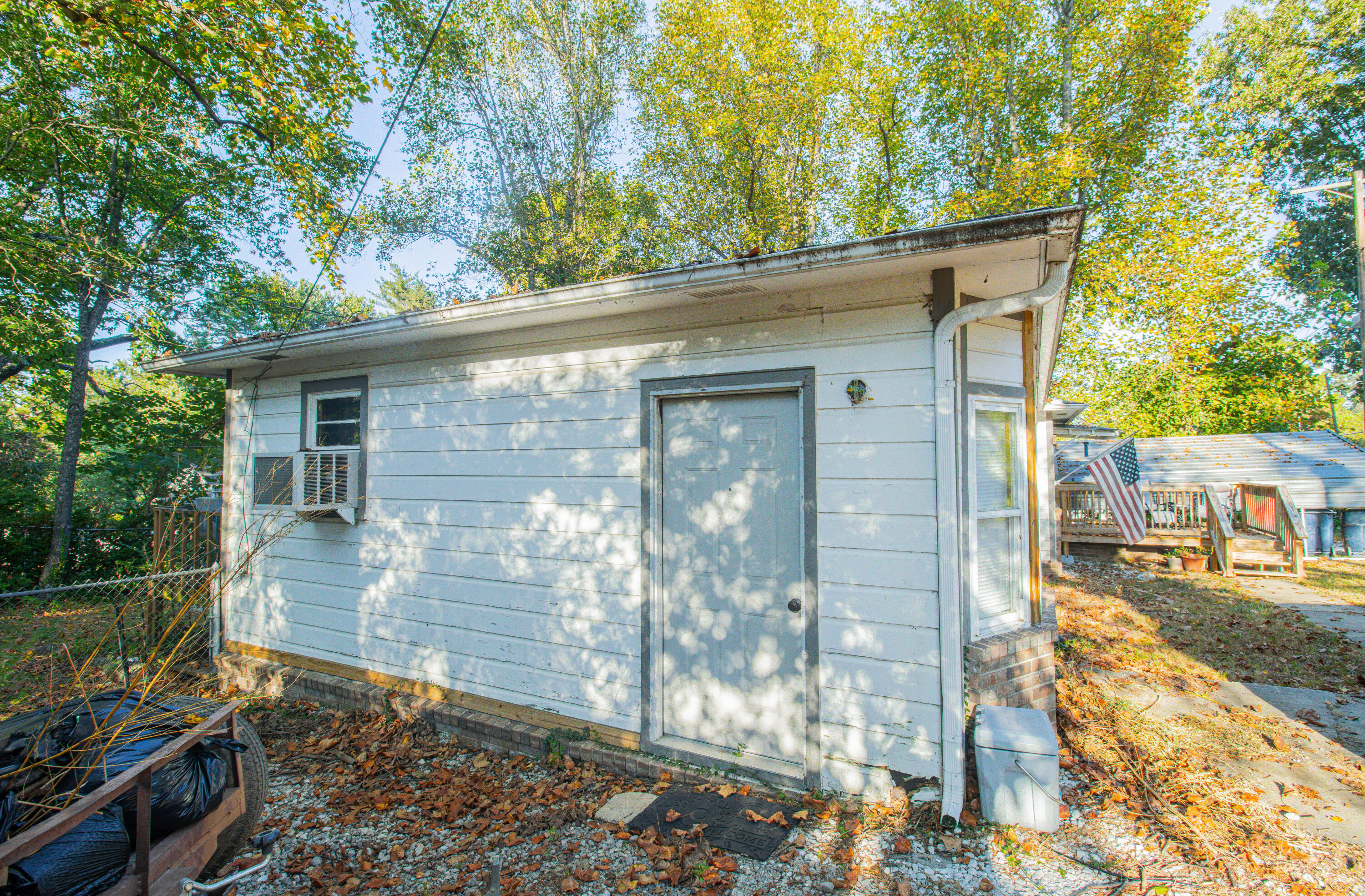 1003 West Newman Avenue Property Photo 3