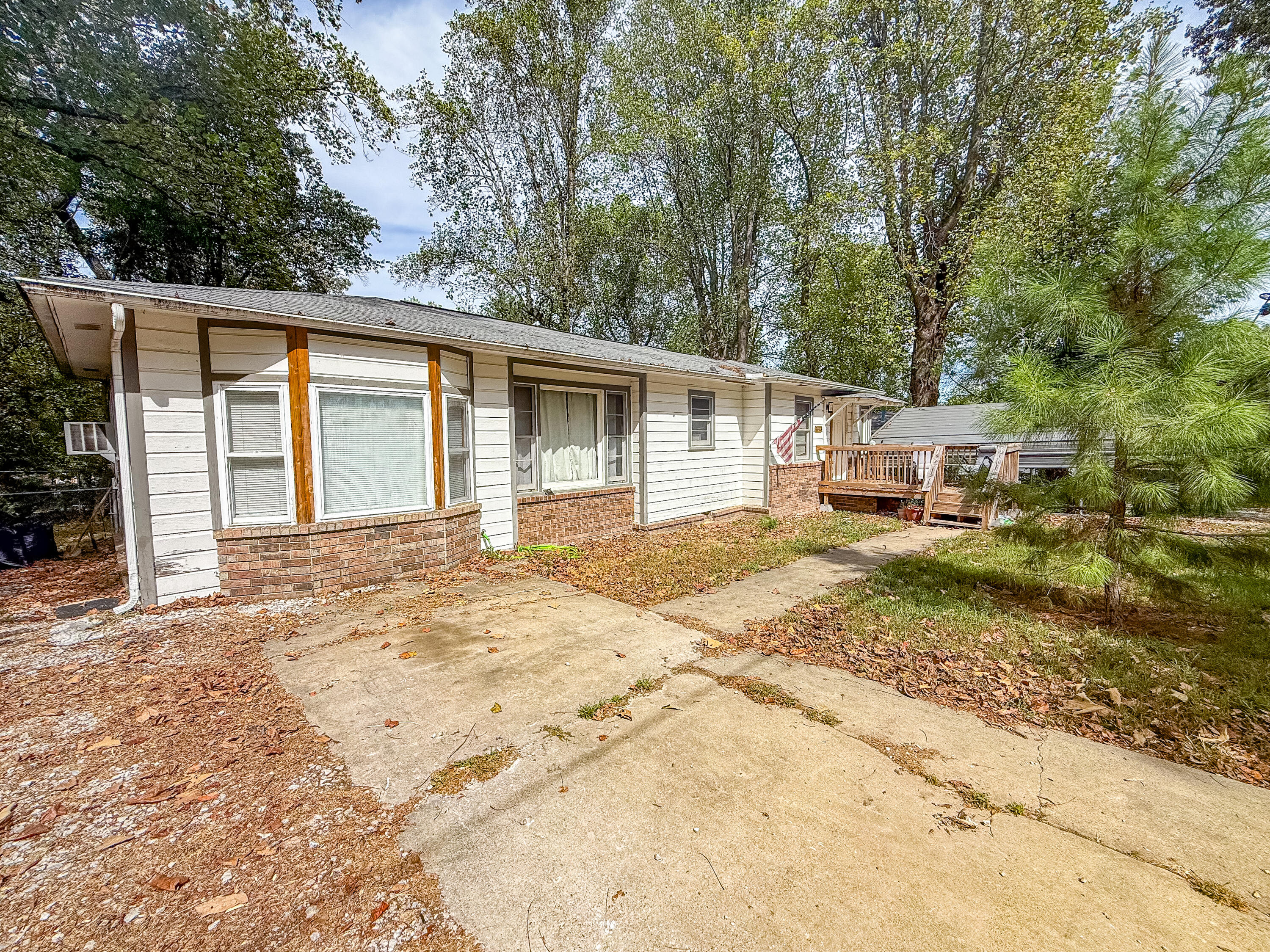 1003 West Newman Avenue Property Photo 3