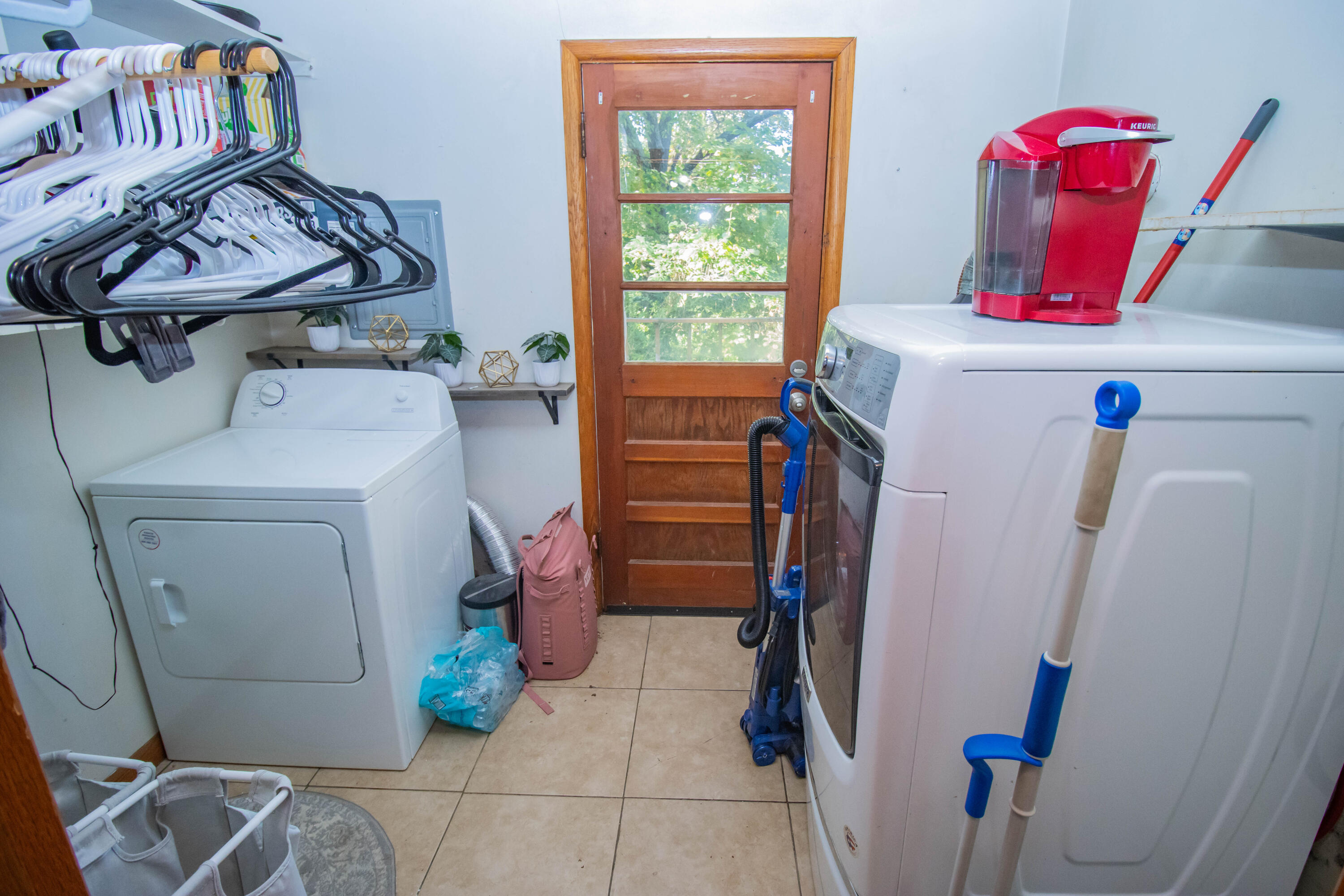 1003 West Newman Avenue Property Photo 9