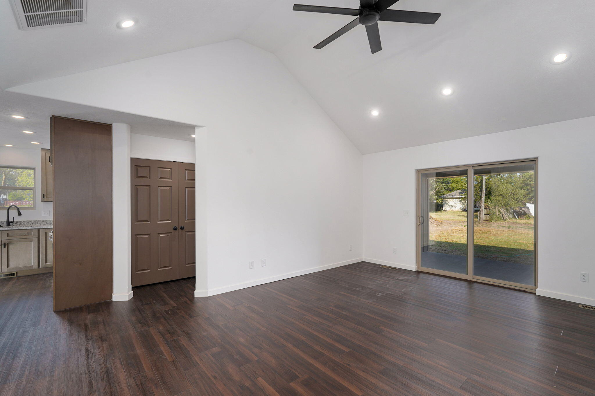 746 North Brown Avenue Property Photo 9