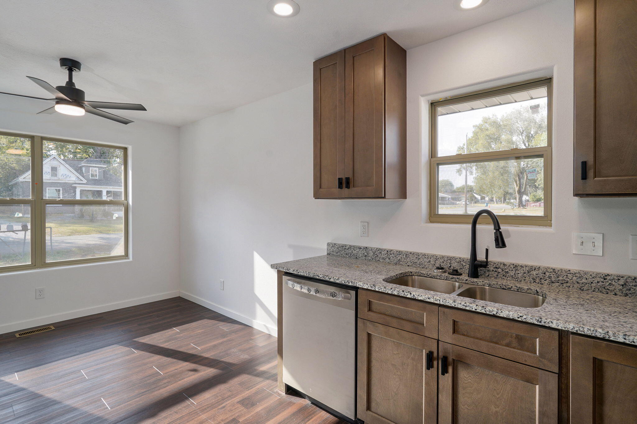 746 North Brown Avenue Property Photo 12