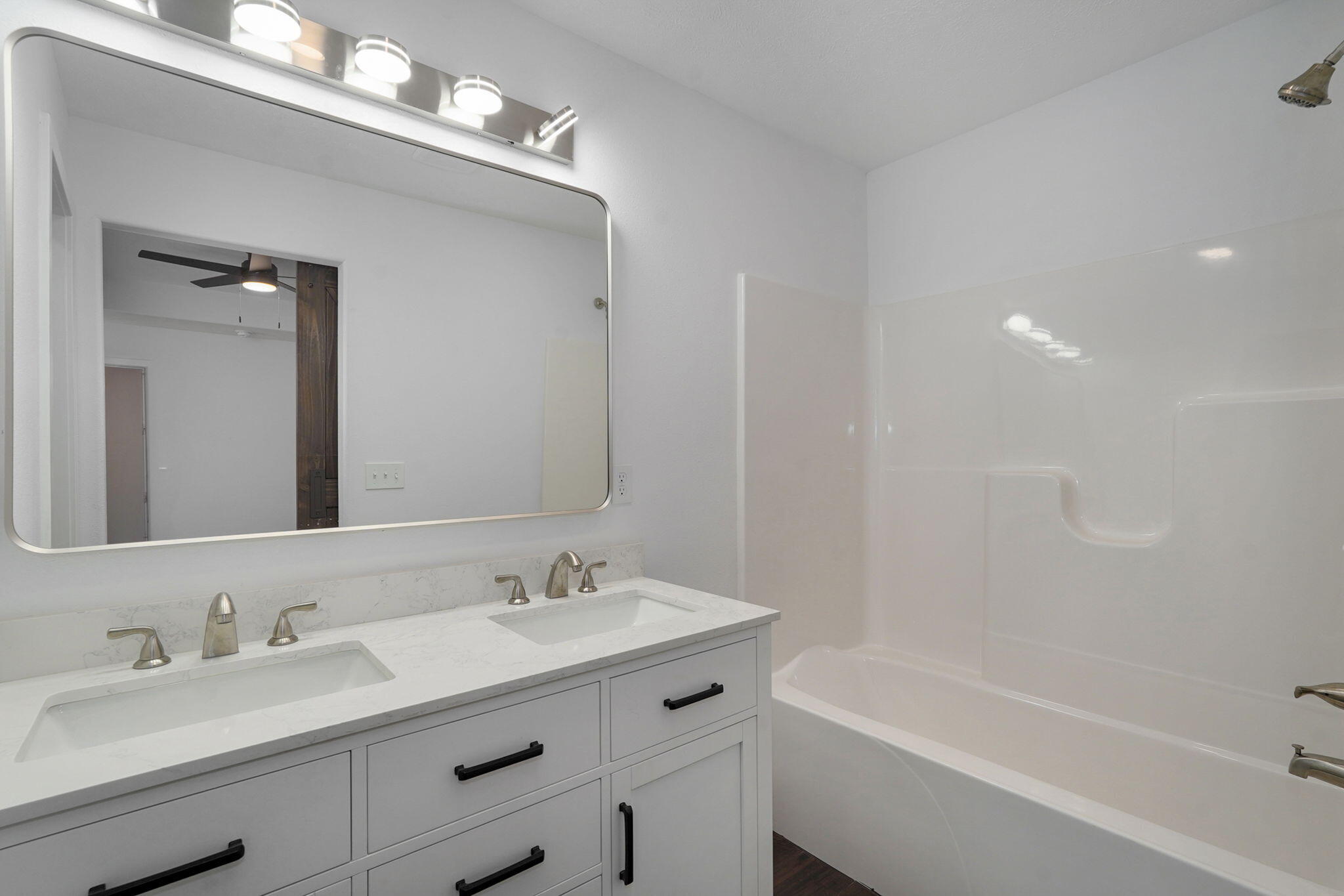 746 North Brown Avenue Property Photo 18