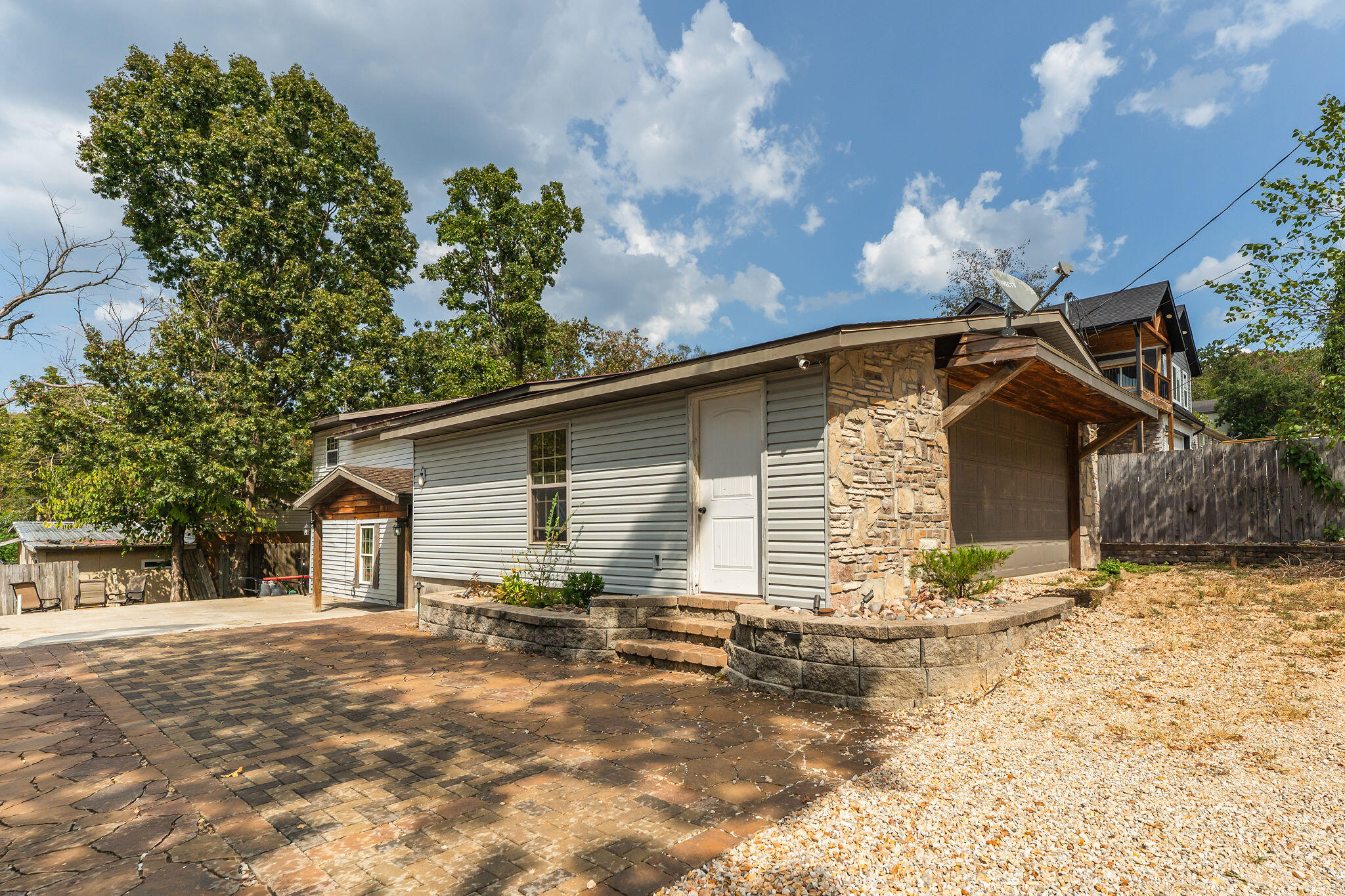 4155 Oakwood Road Property Photo 2