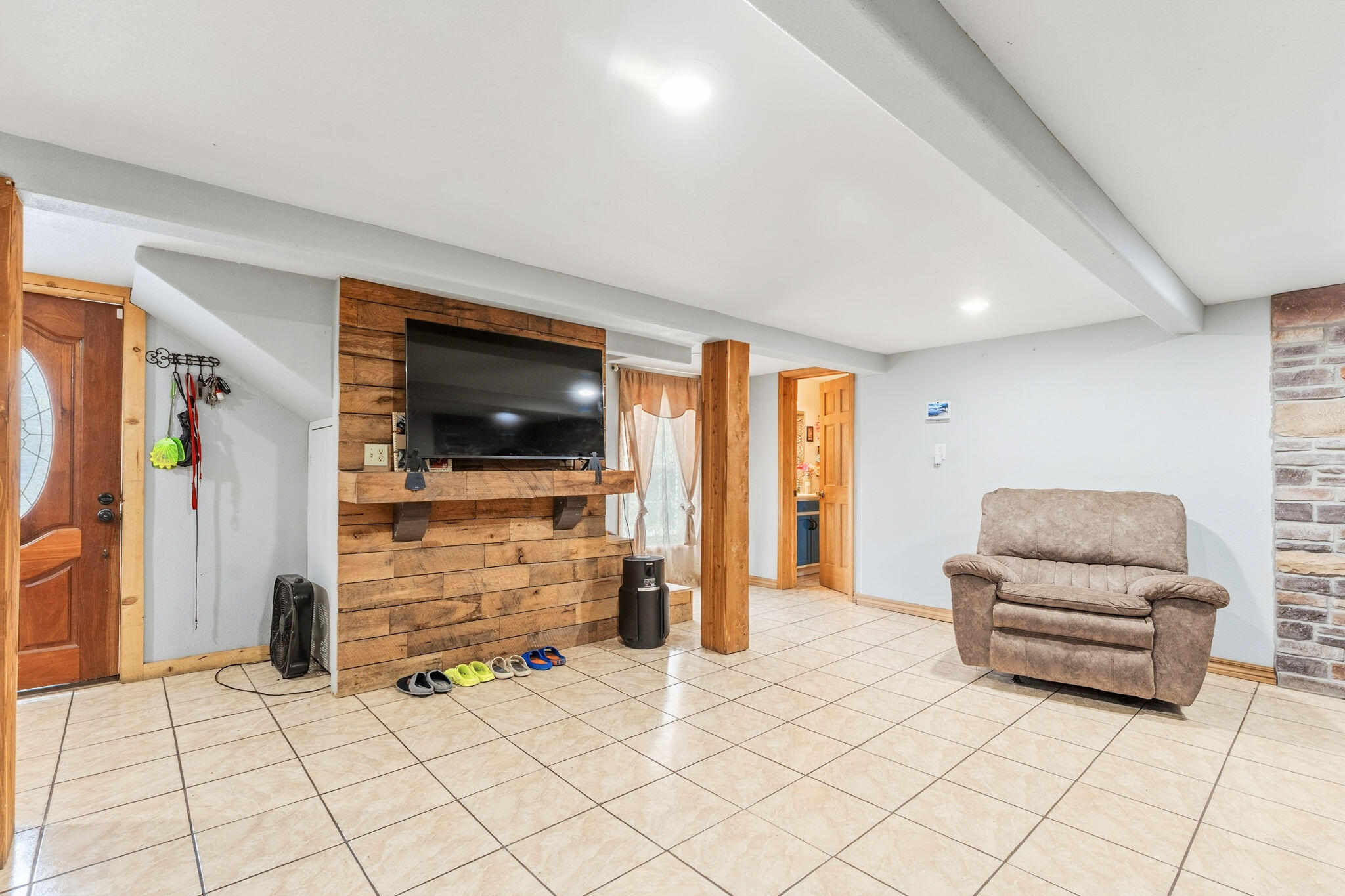4155 Oakwood Road Property Photo 7