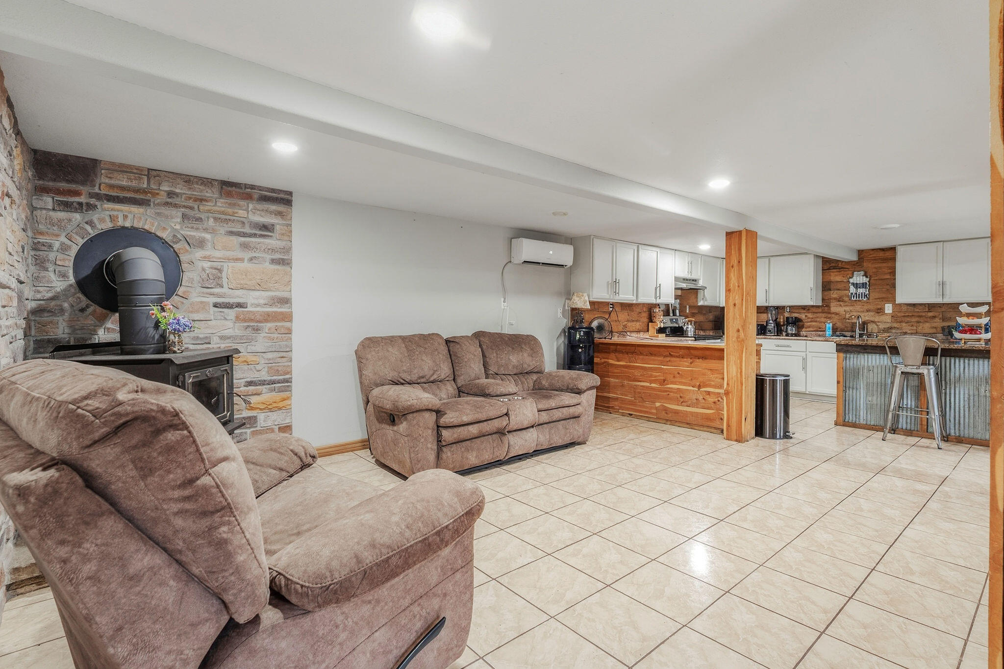 4155 Oakwood Road Property Photo 9