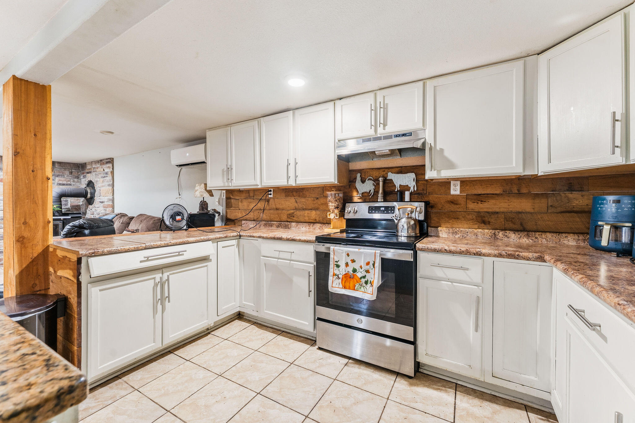 4155 Oakwood Road Property Photo 12