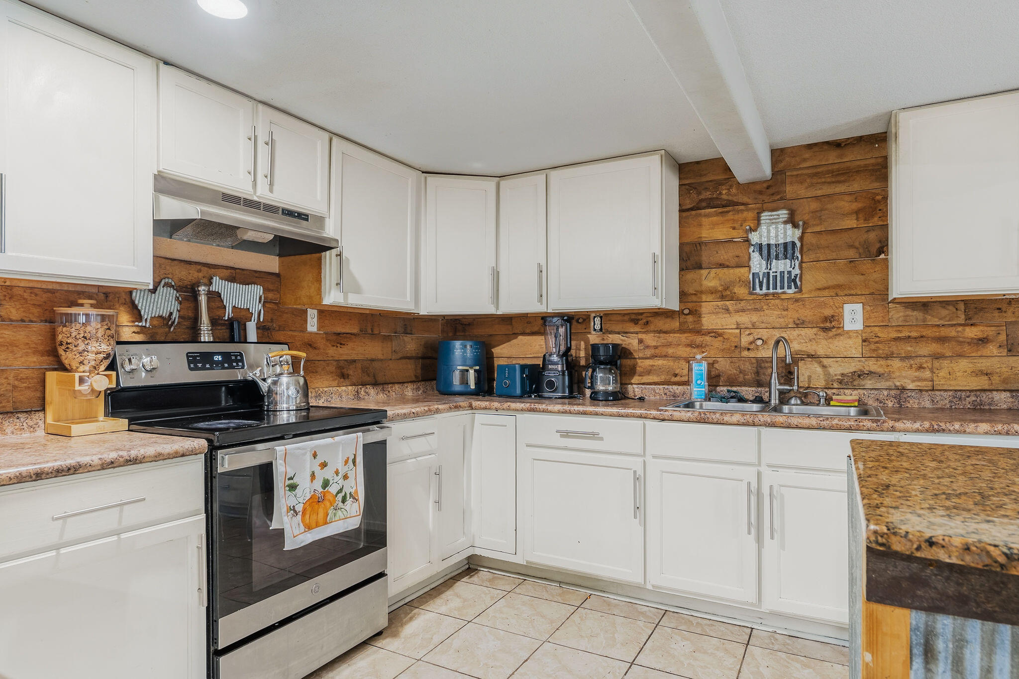4155 Oakwood Road Property Photo 14