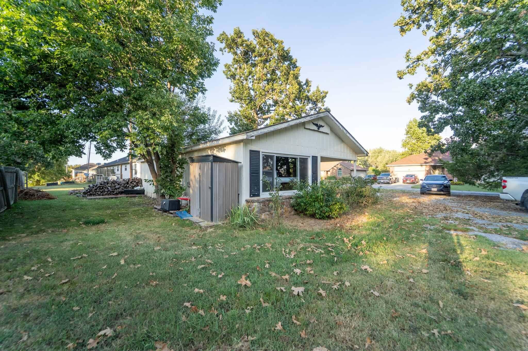 2107 South 18th Avenue Property Photo 2