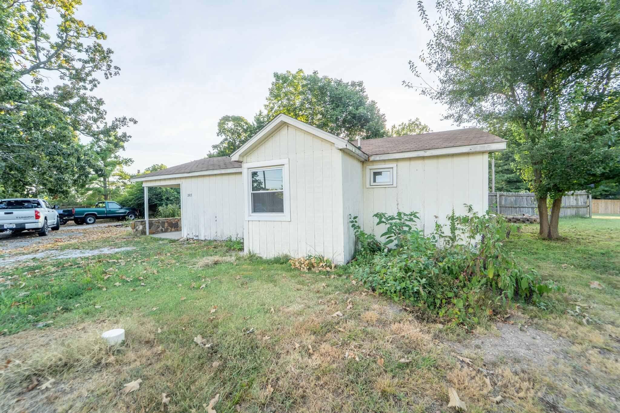 2107 South 18th Avenue Property Photo 4
