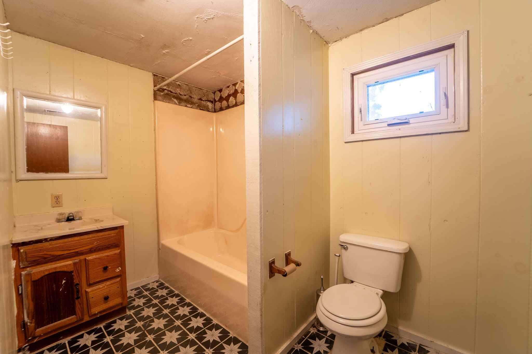 2107 South 18th Avenue Property Photo 13