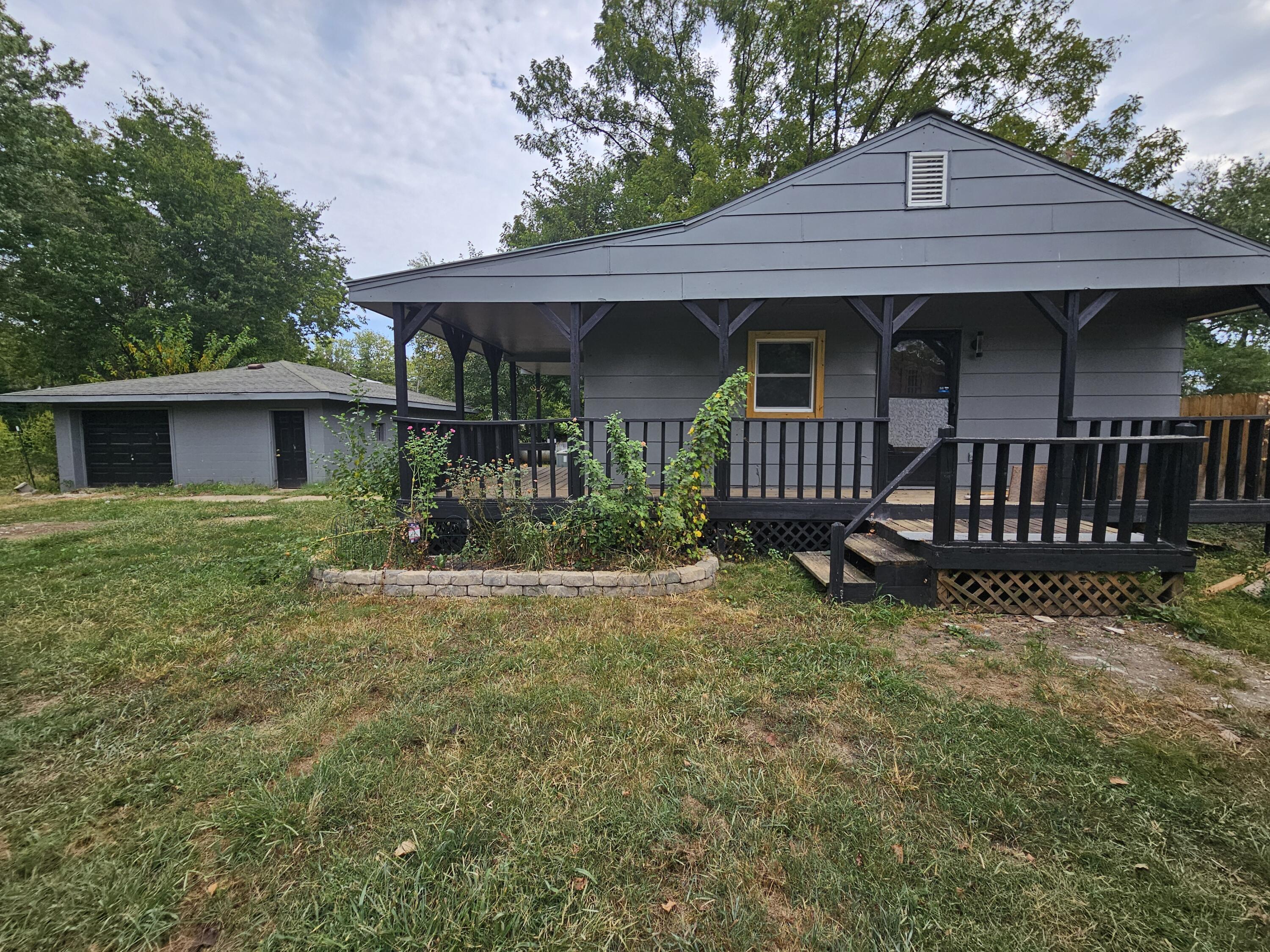 292 South Oak Avenue Property Photo 1