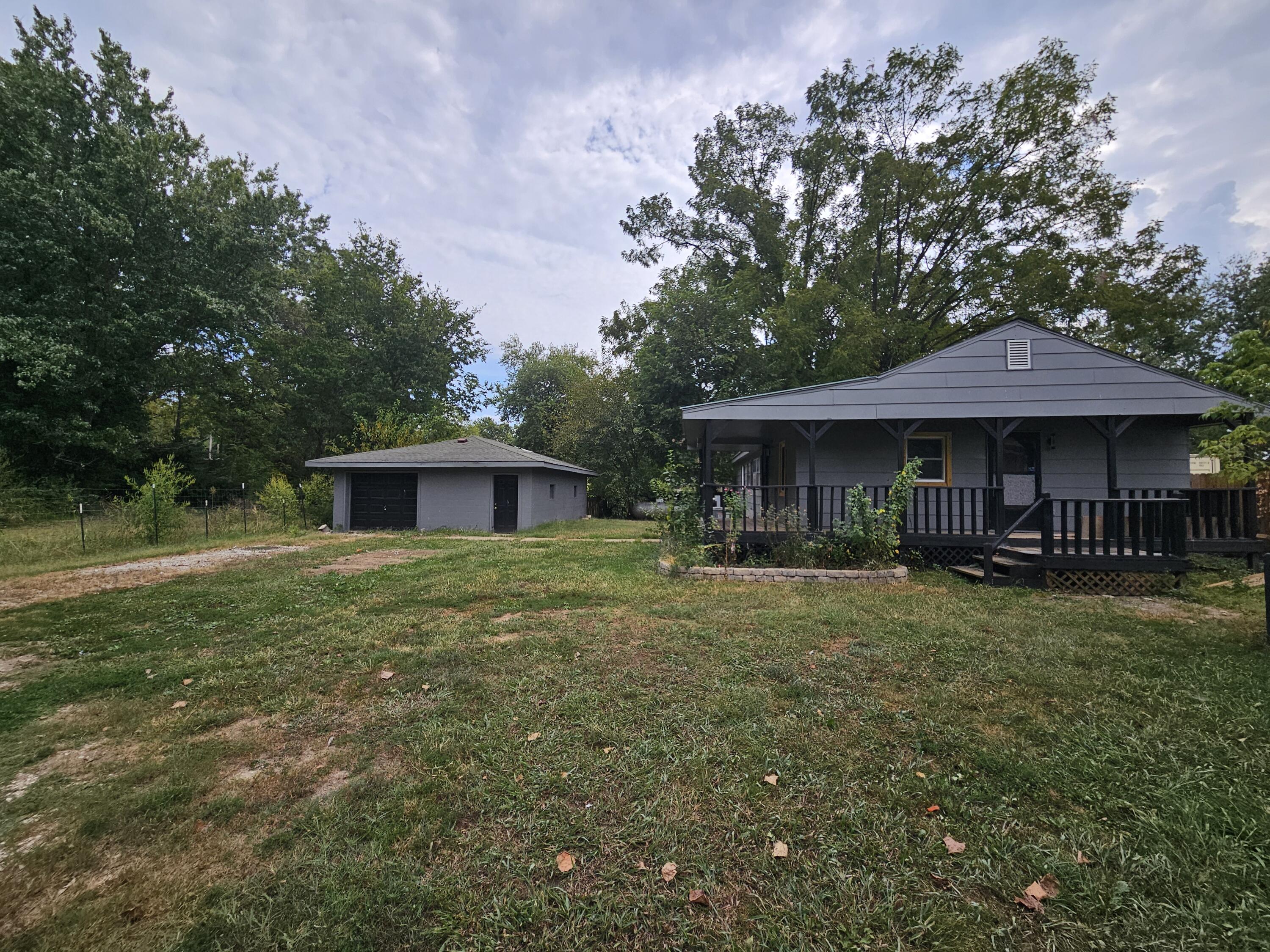 292 South Oak Avenue Property Photo 6