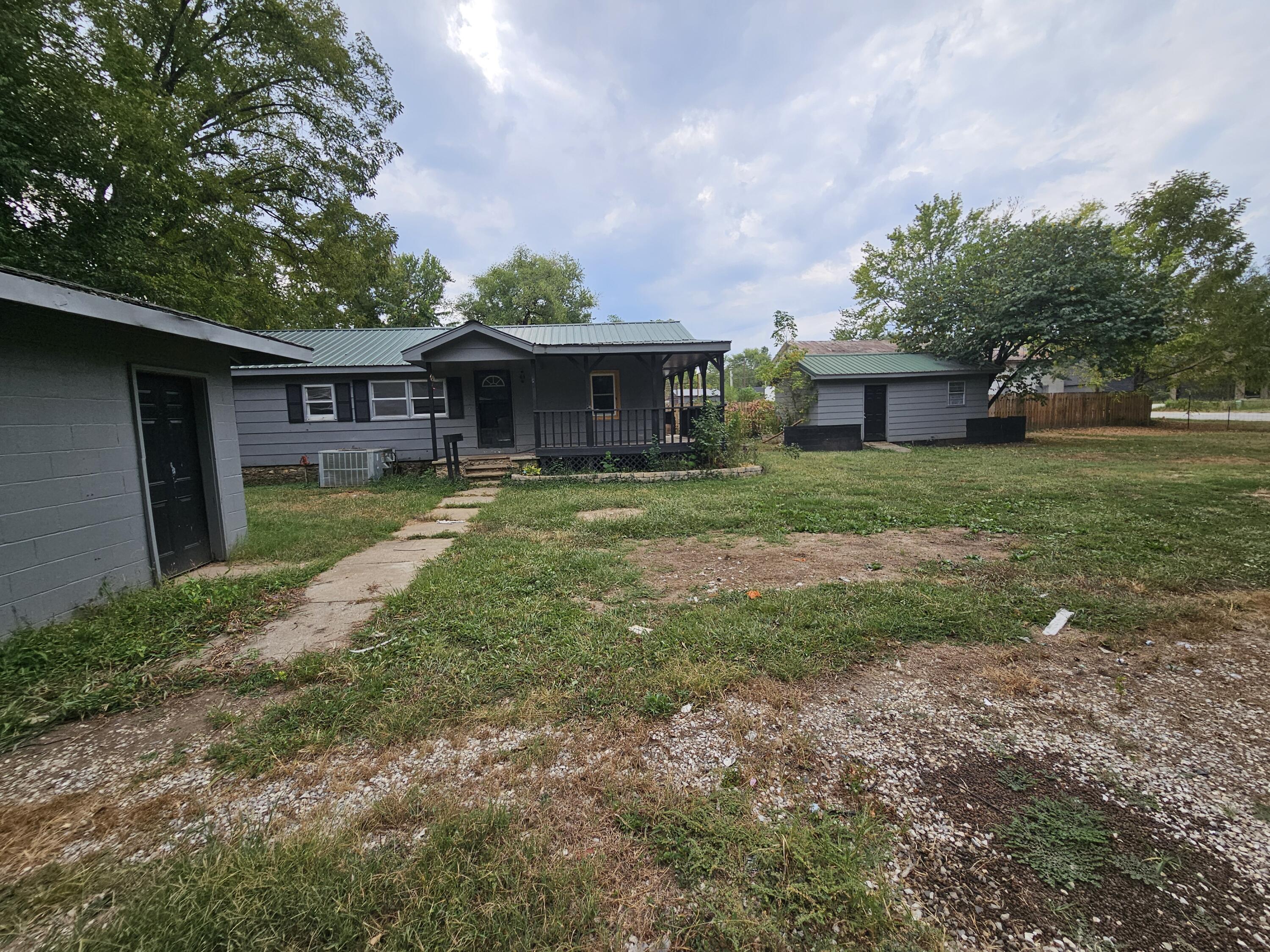 292 South Oak Avenue Property Photo 7