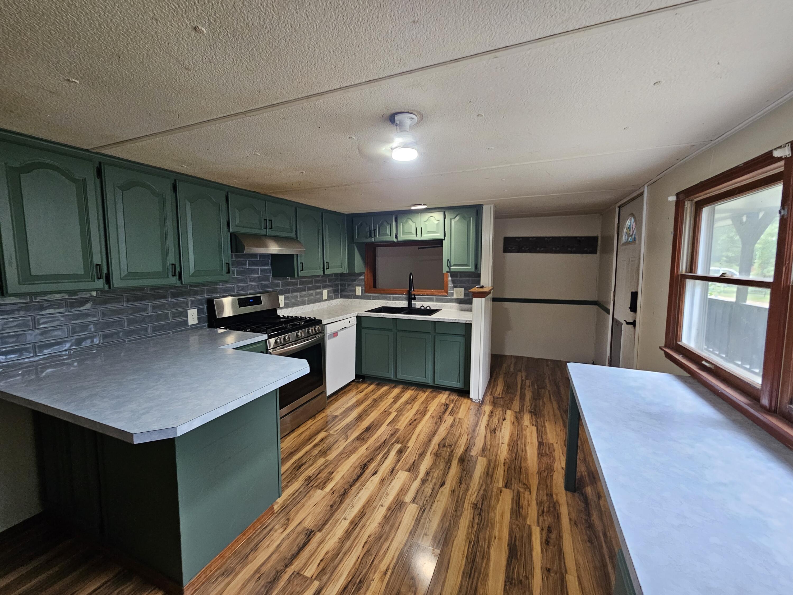 292 South Oak Avenue Property Photo 11