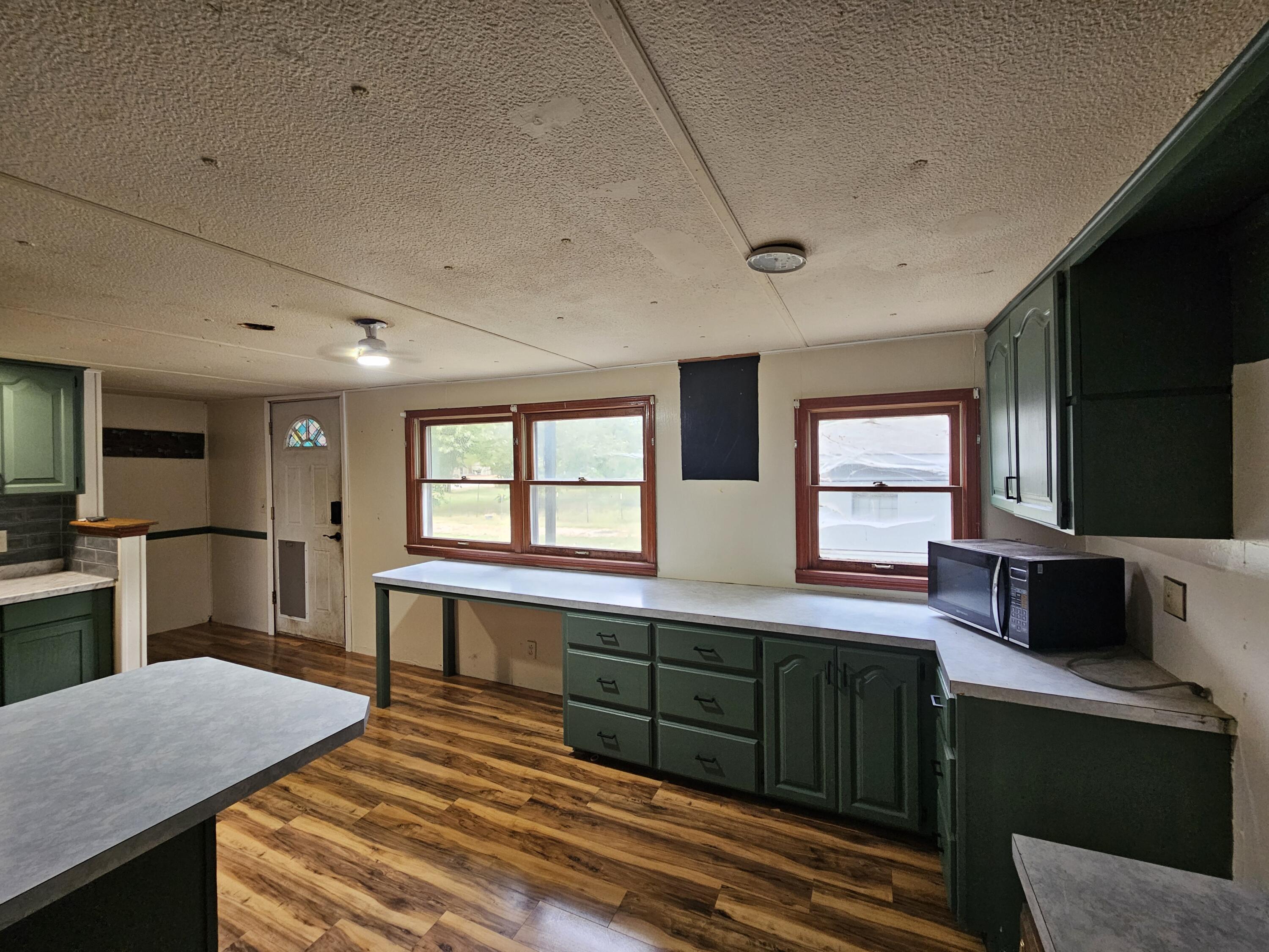 292 South Oak Avenue Property Photo 12