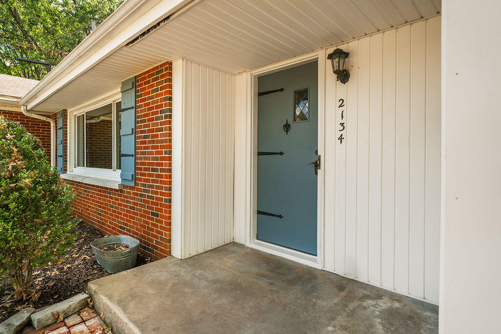 2134 East Crestview Street Property Photo 4