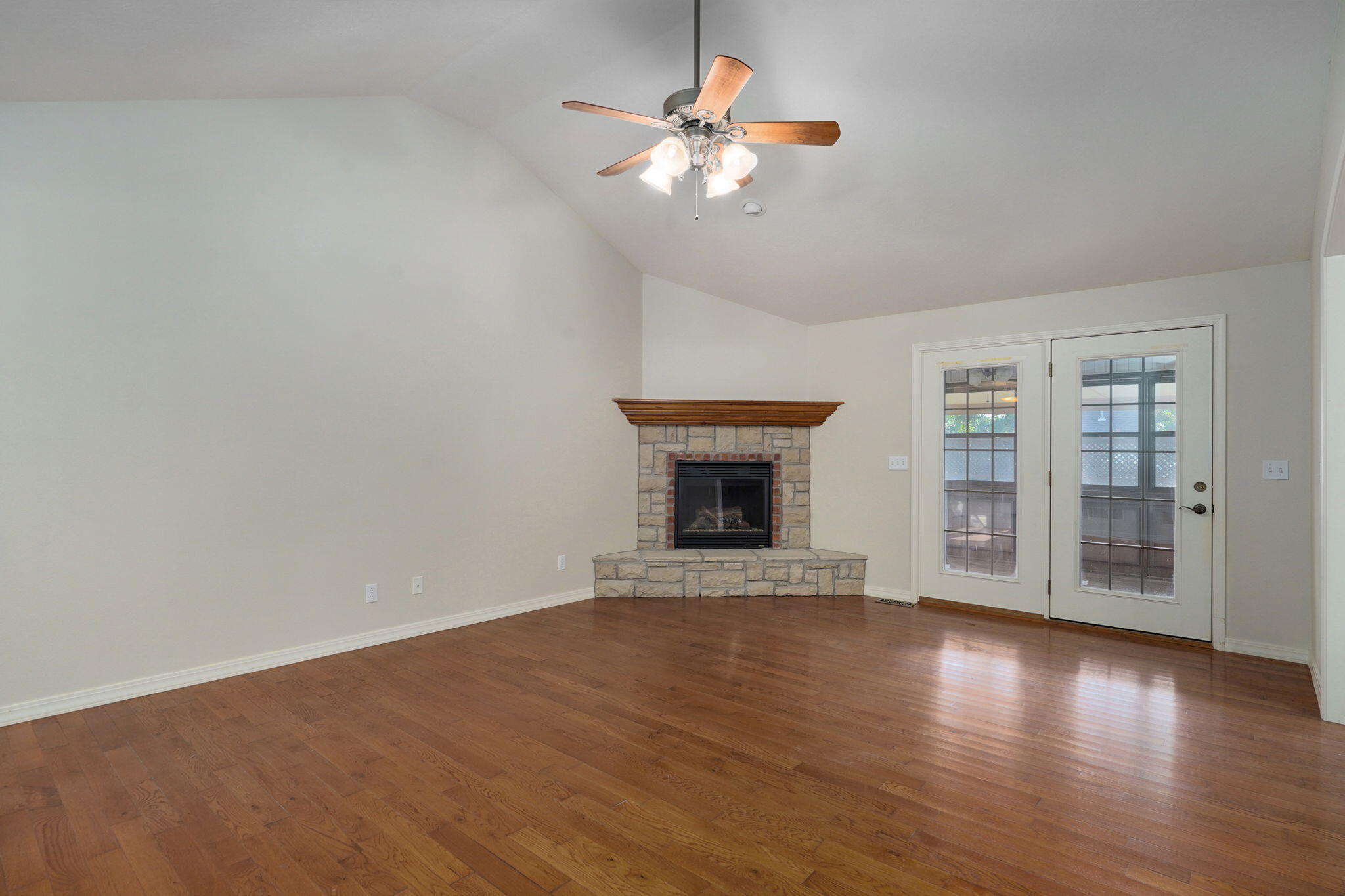 736 North Allison Street Property Photo 10
