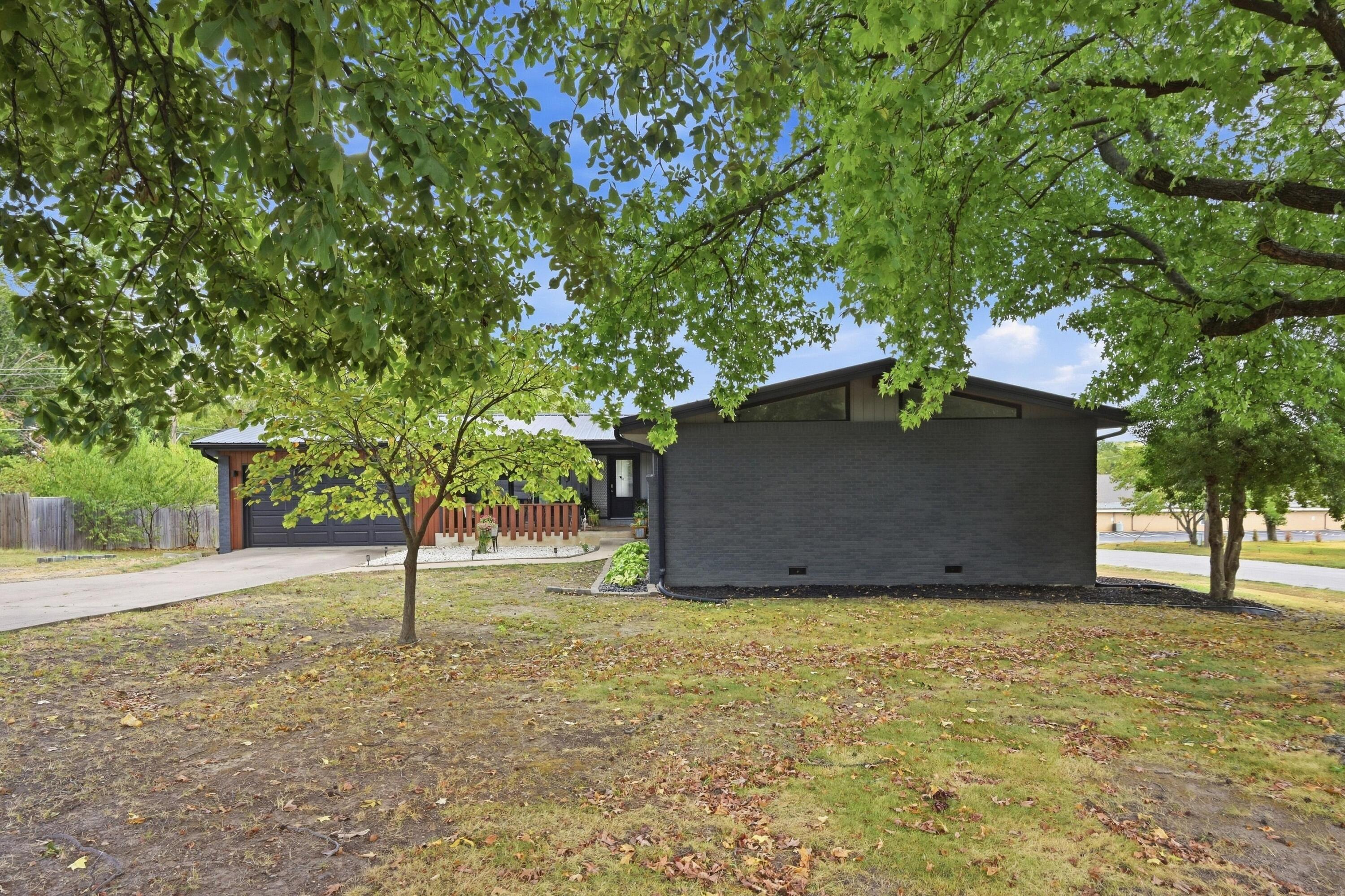 815 Spencer Drive Property Photo 3