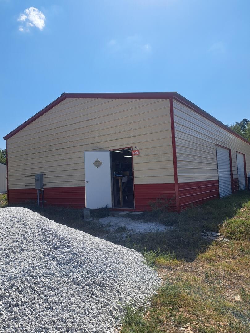 702 South Random Road Property Photo 1