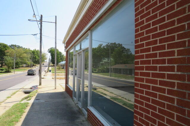 309 East Commercial Street Property Photo 1