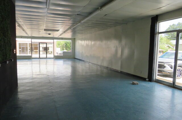 309 East Commercial Street Property Photo 3