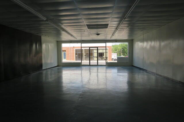 309 East Commercial Street Property Photo 4
