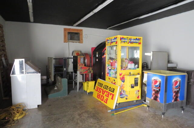 309 East Commercial Street Property Photo 6