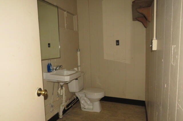 309 East Commercial Street Property Photo 8