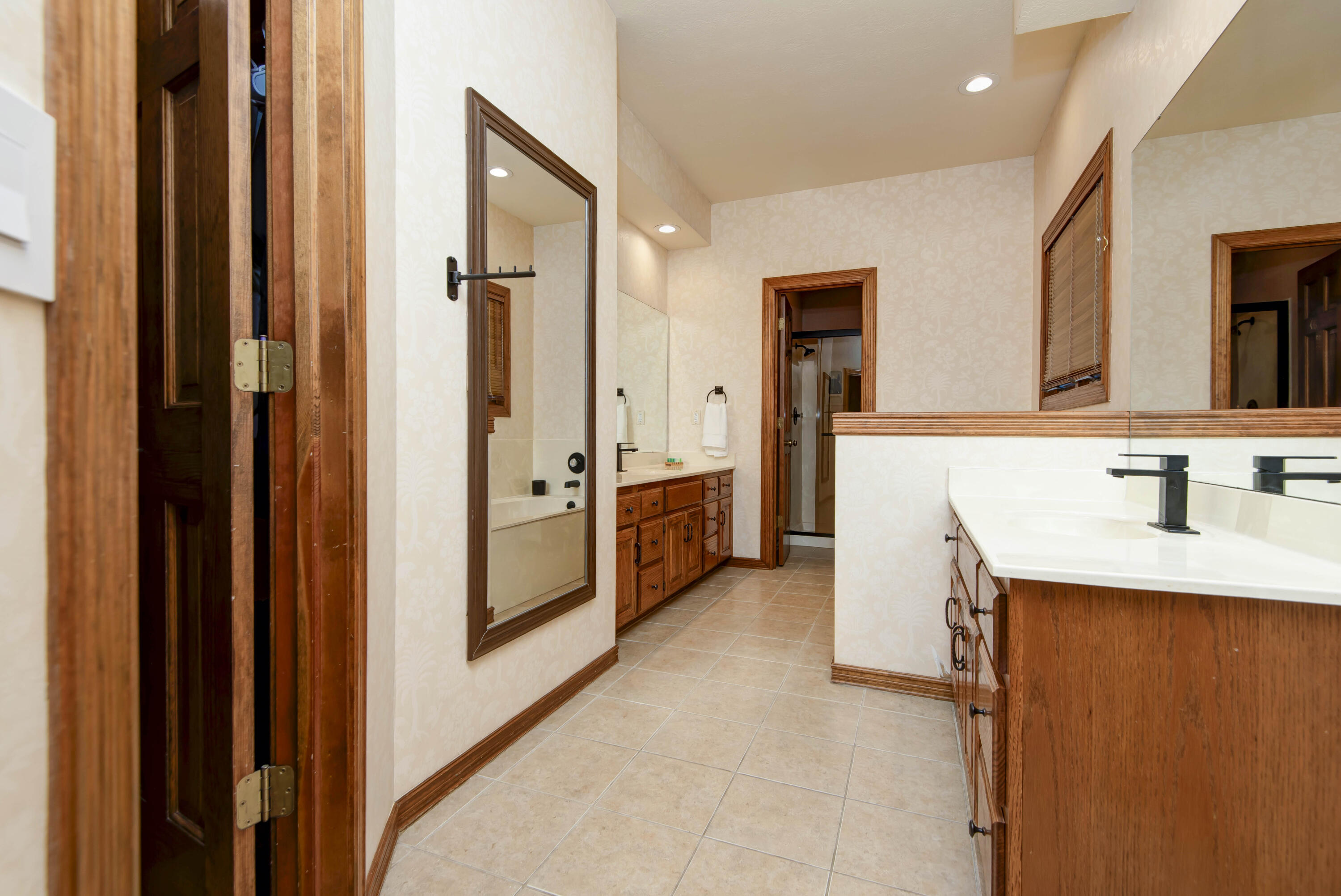 4946 South Bellhurst Avenue Property Photo 20