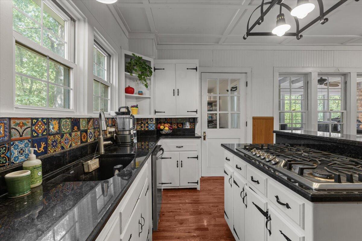11713 Lime Kiln Drive Property Photo 3