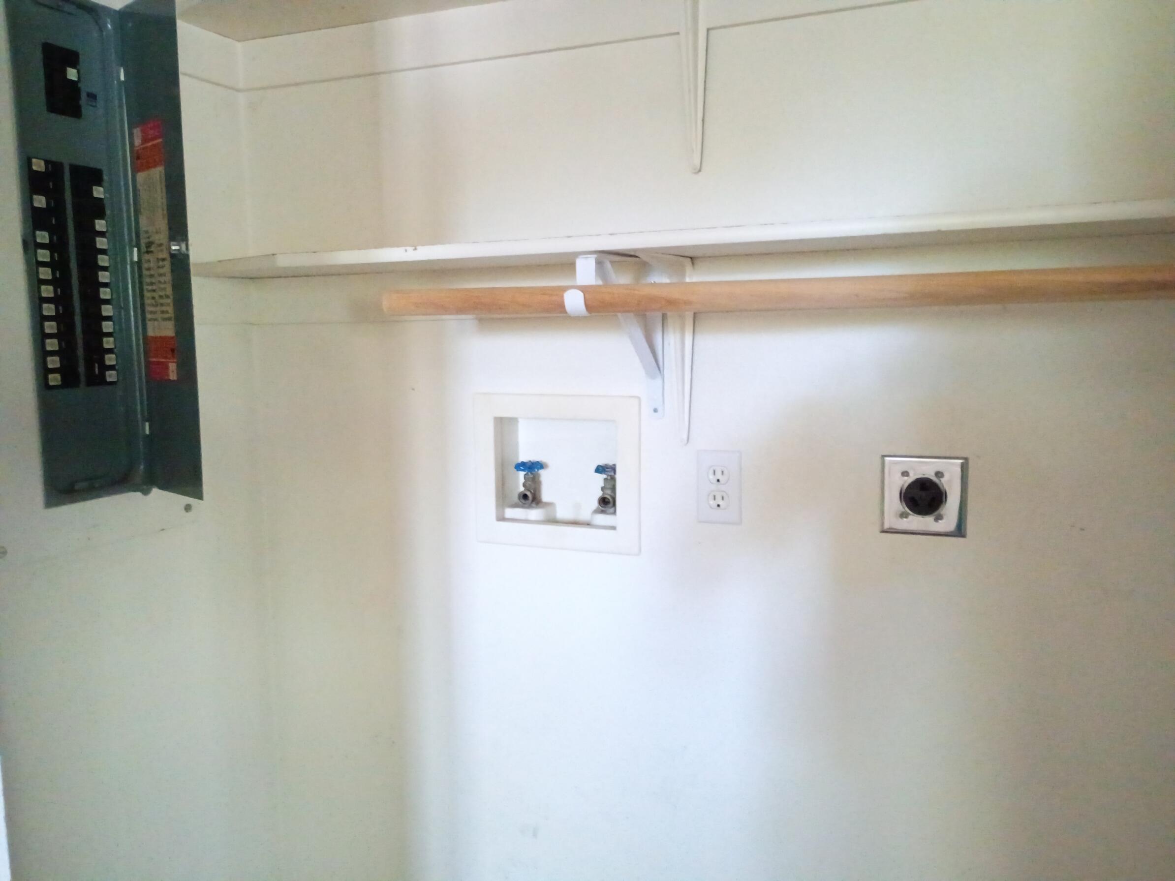 1420 Oakhill Drive Property Photo 8