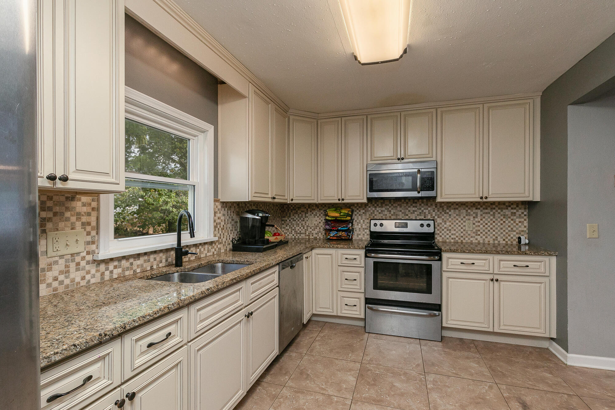 1810 South Thelma Avenue Property Photo 1