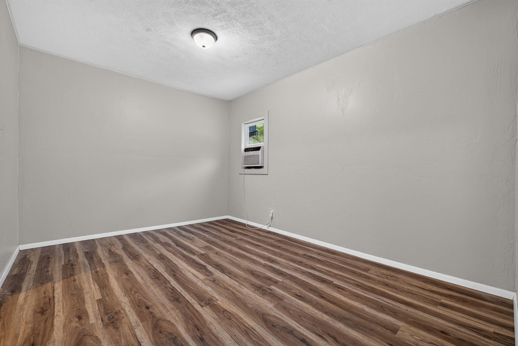 604 West Woodbine Road Property Photo 16