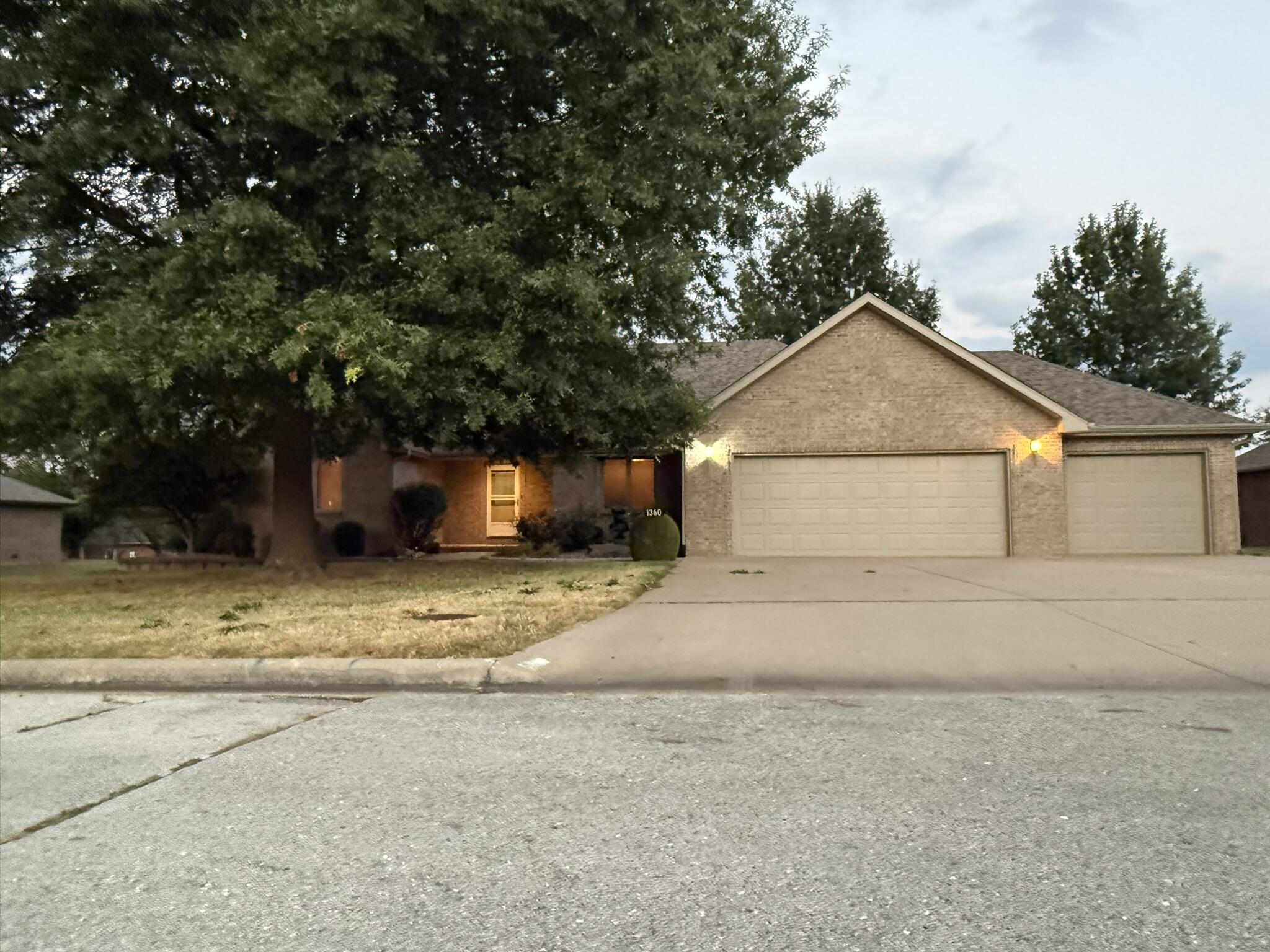 1360 South Meadow Lane Property Photo 3