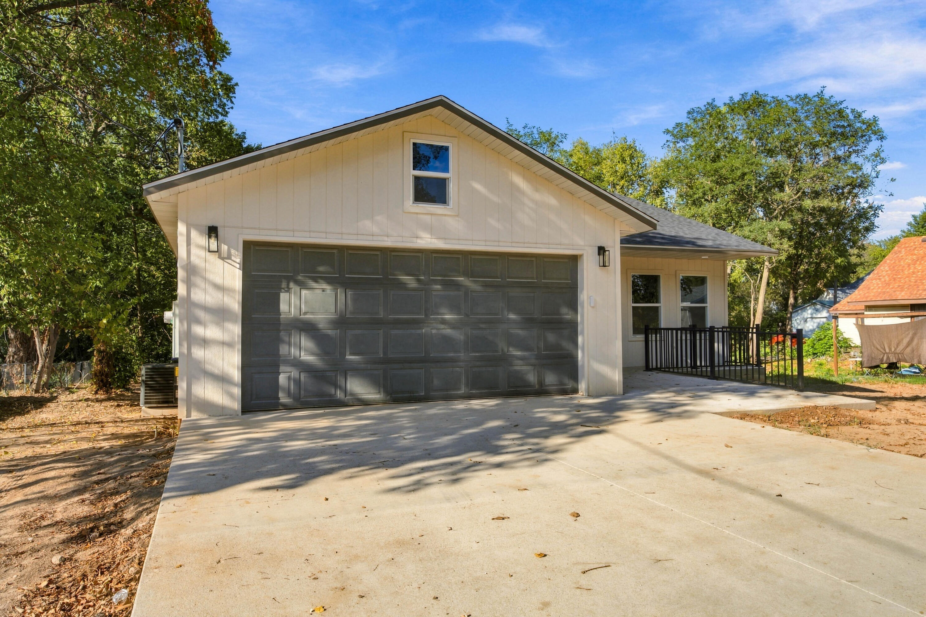 110 West Park Street Property Photo 2