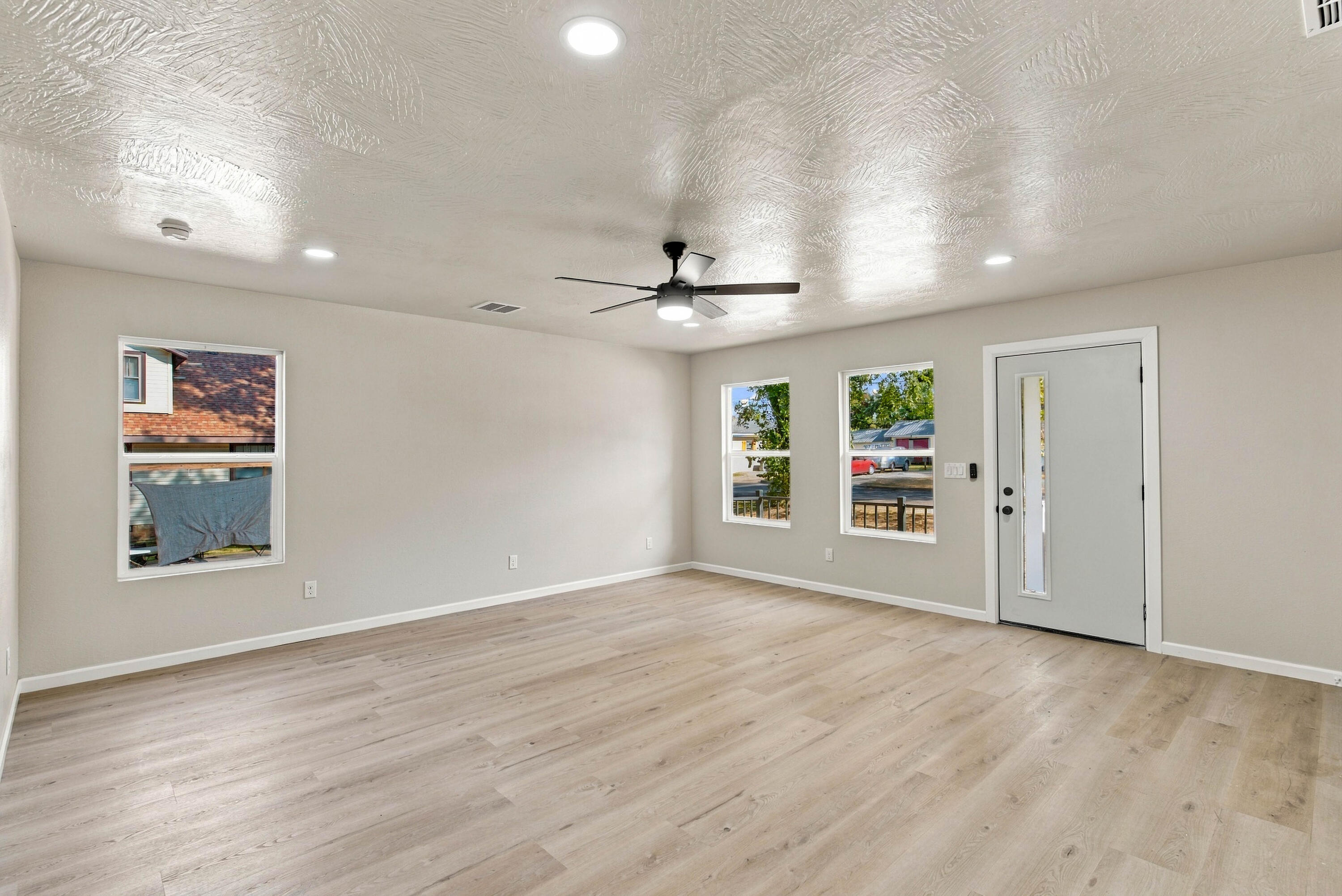 110 West Park Street Property Photo 4