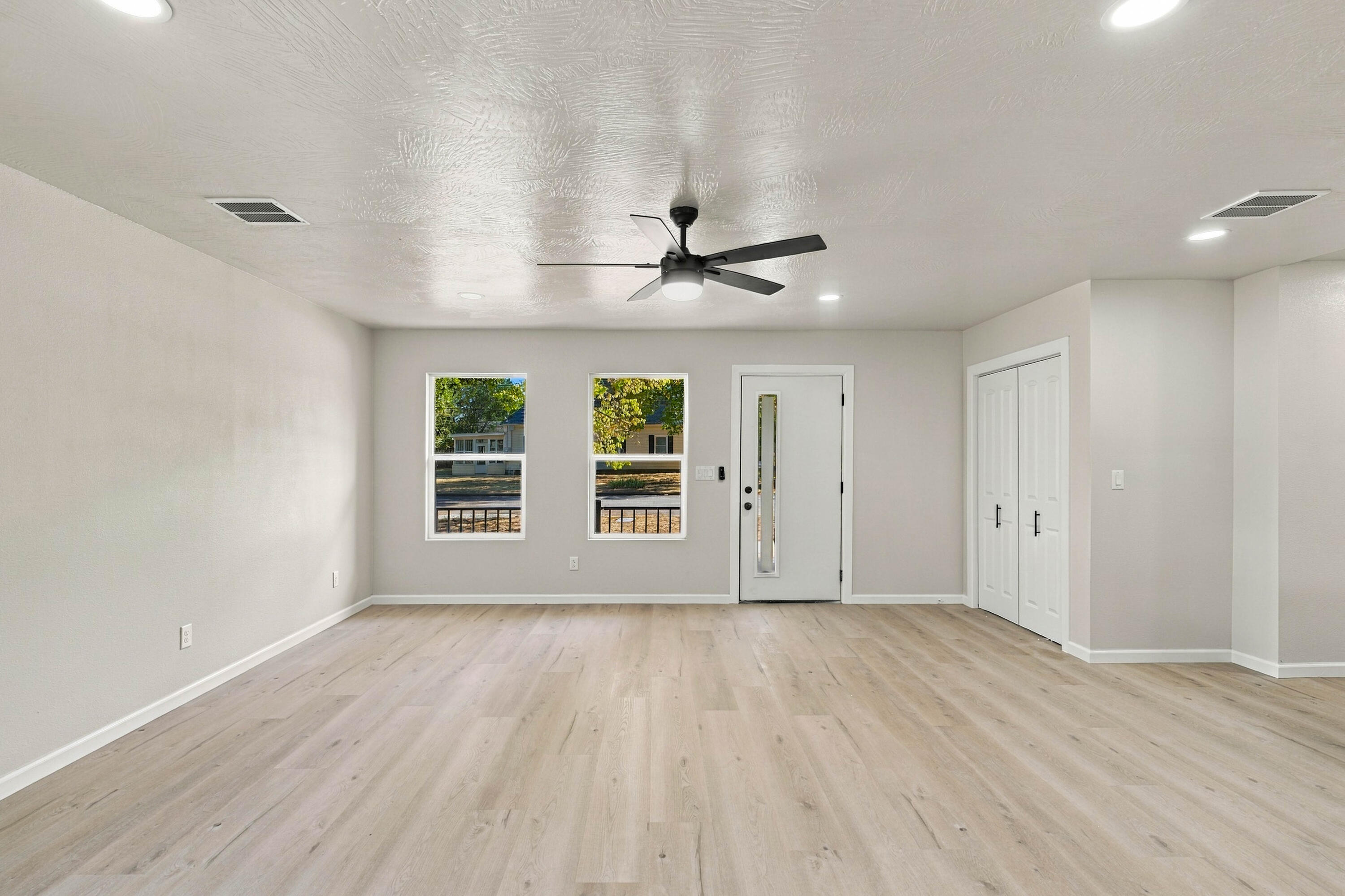 110 West Park Street Property Photo 5