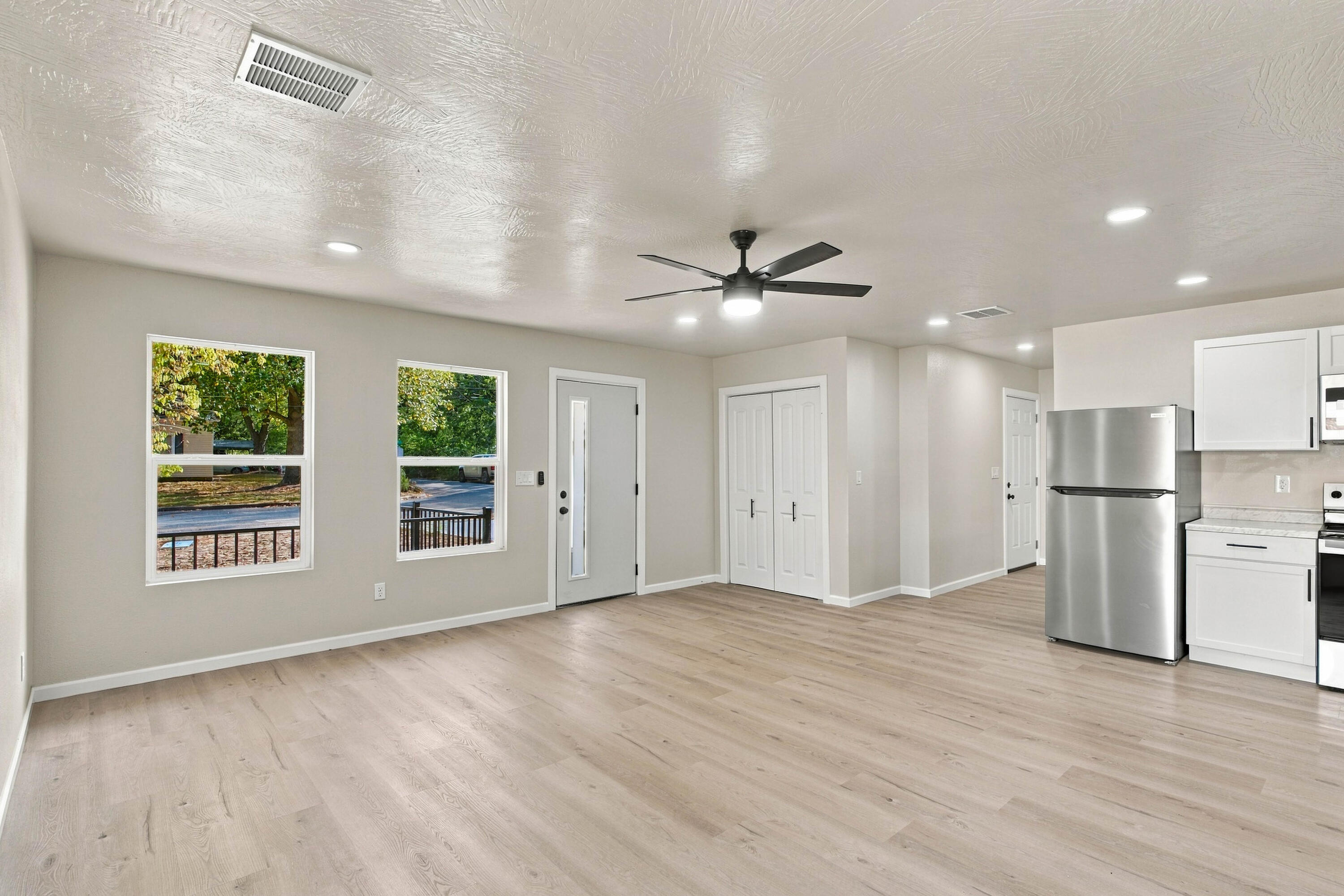 110 West Park Street Property Photo 6