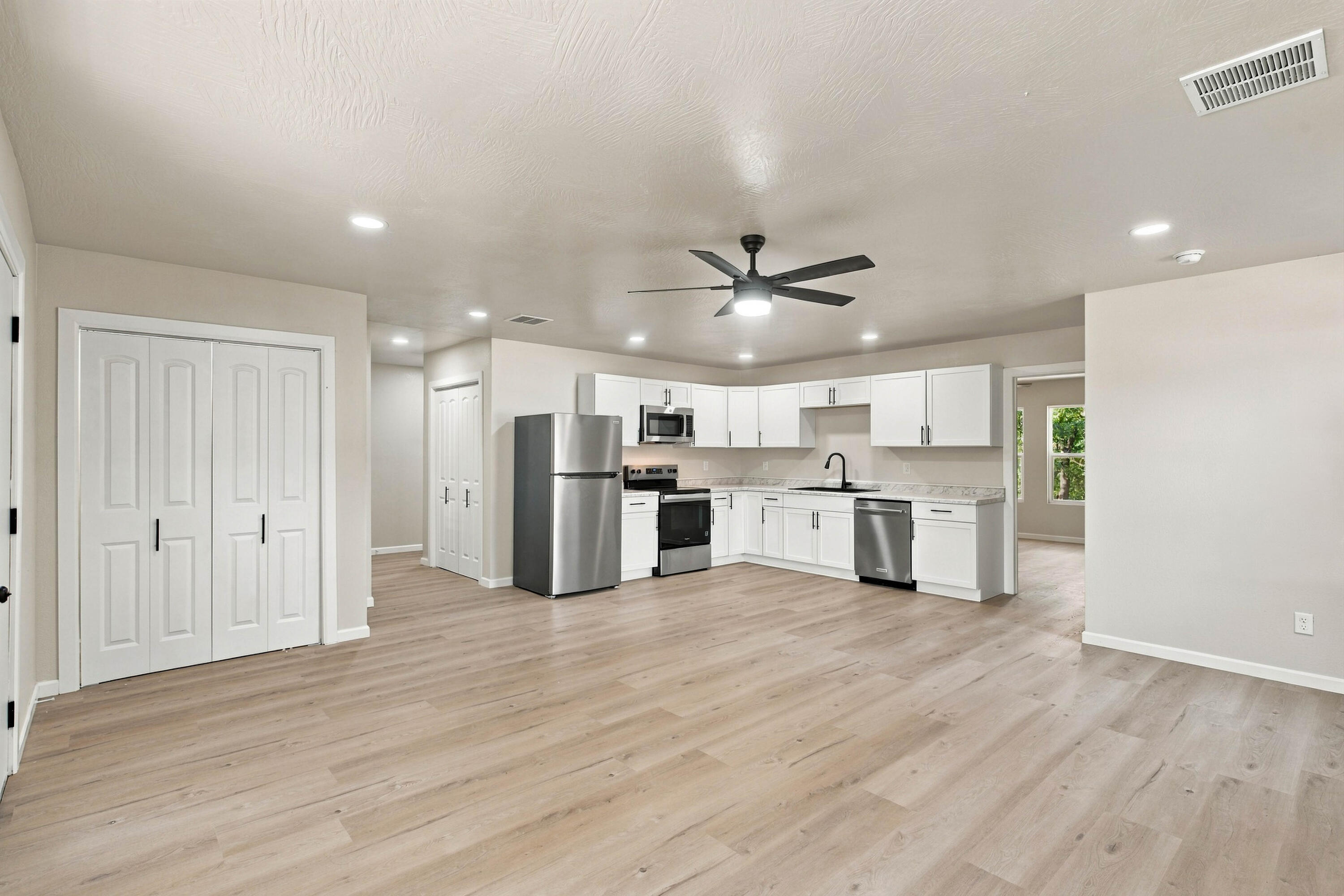 110 West Park Street Property Photo 7