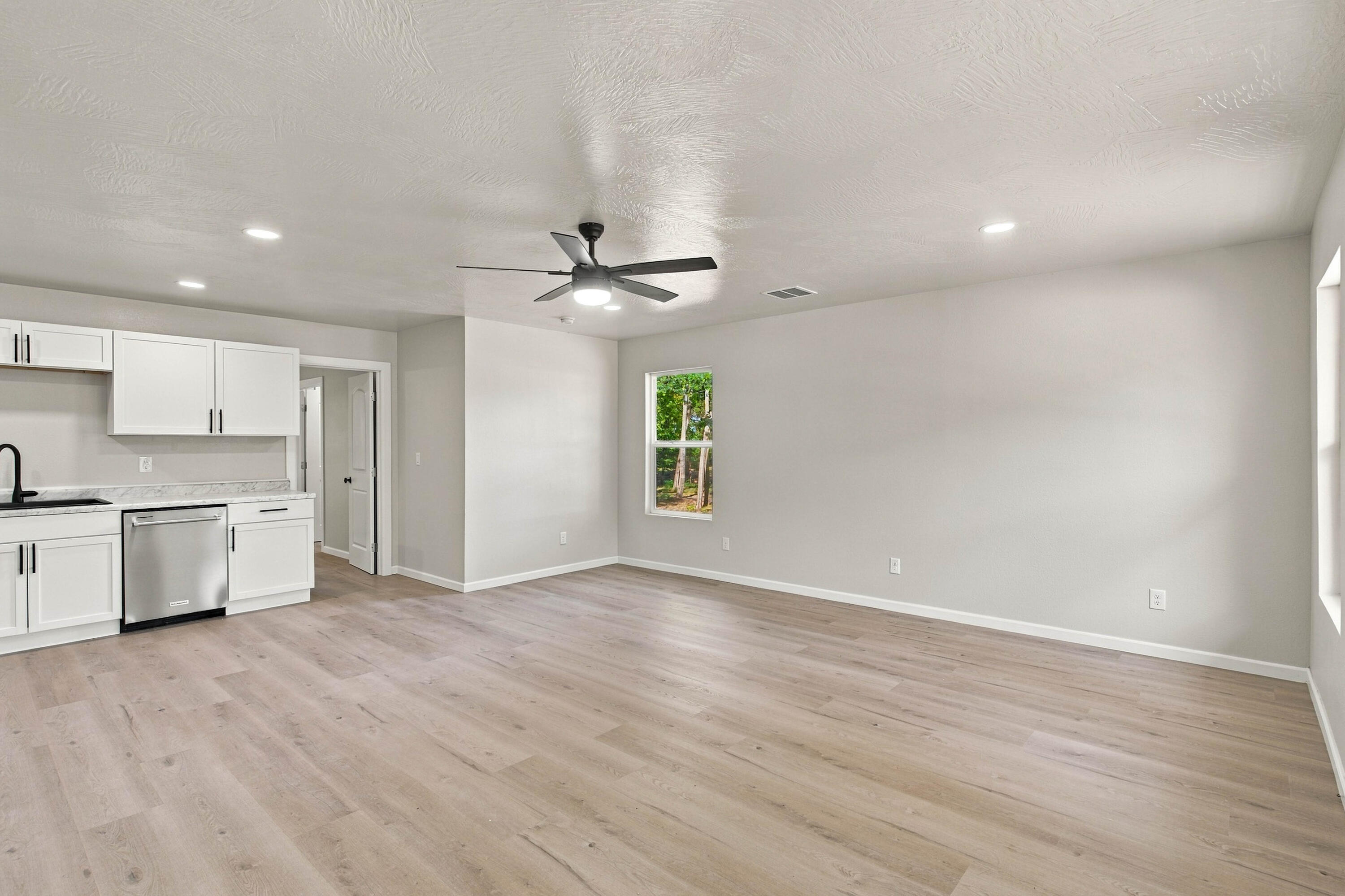 110 West Park Street Property Photo 8