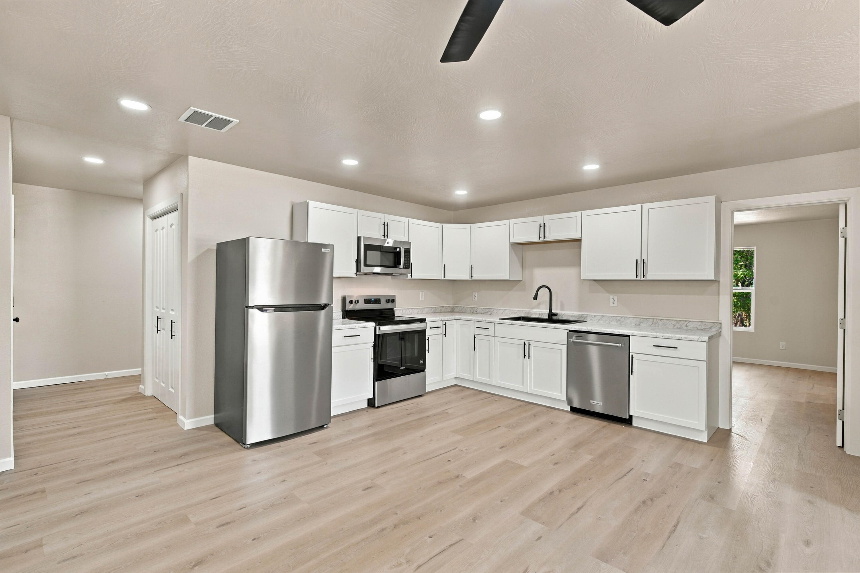110 West Park Street Property Photo 9