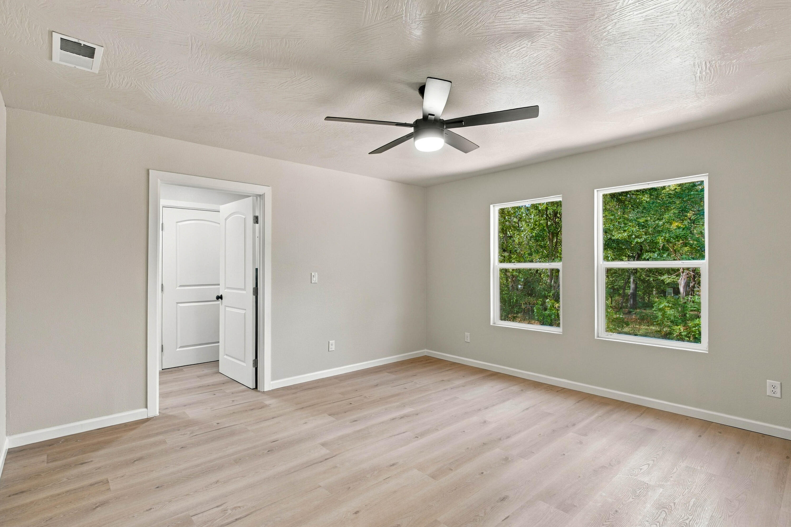 110 West Park Street Property Photo 11