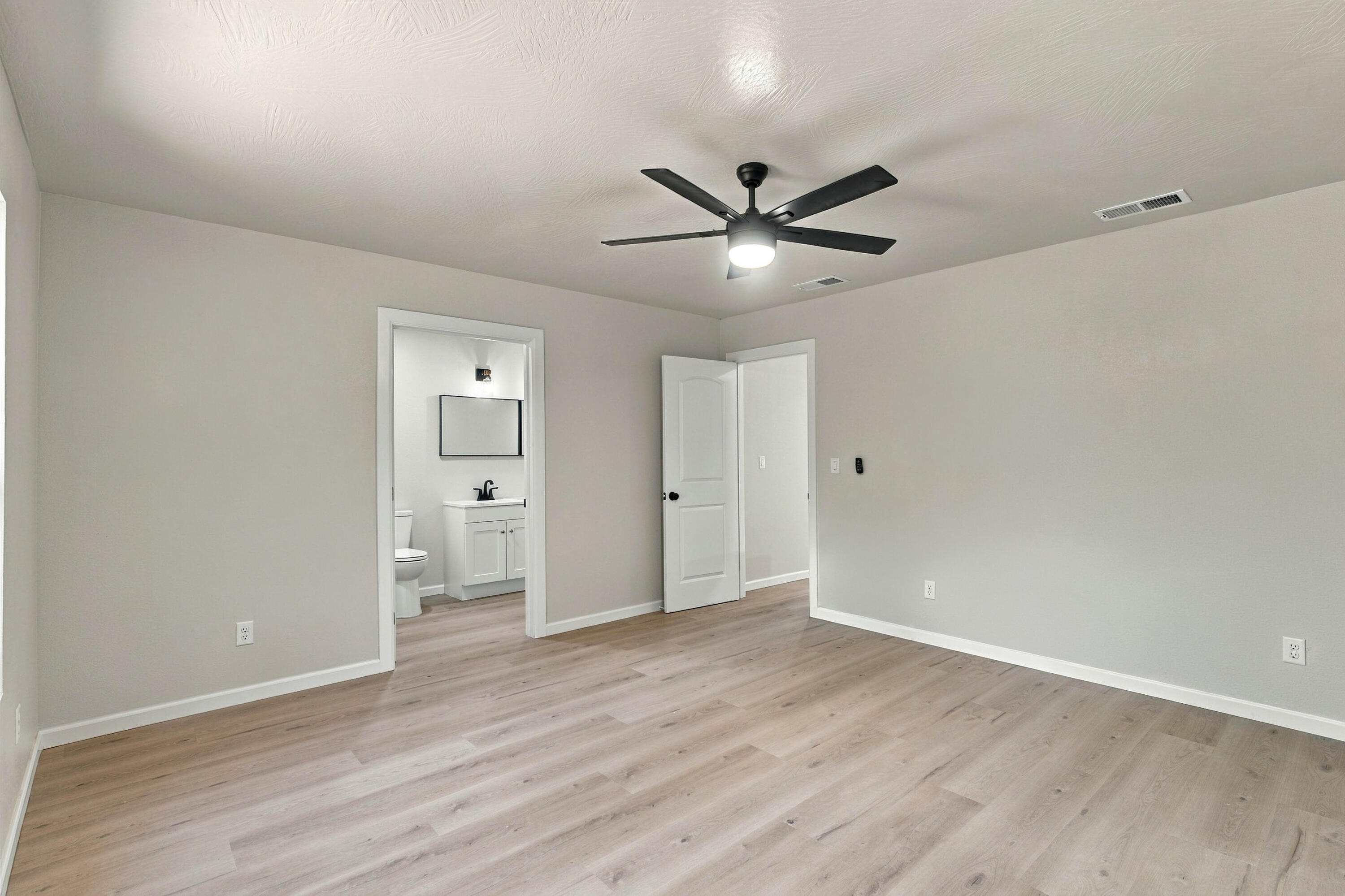 110 West Park Street Property Photo 12