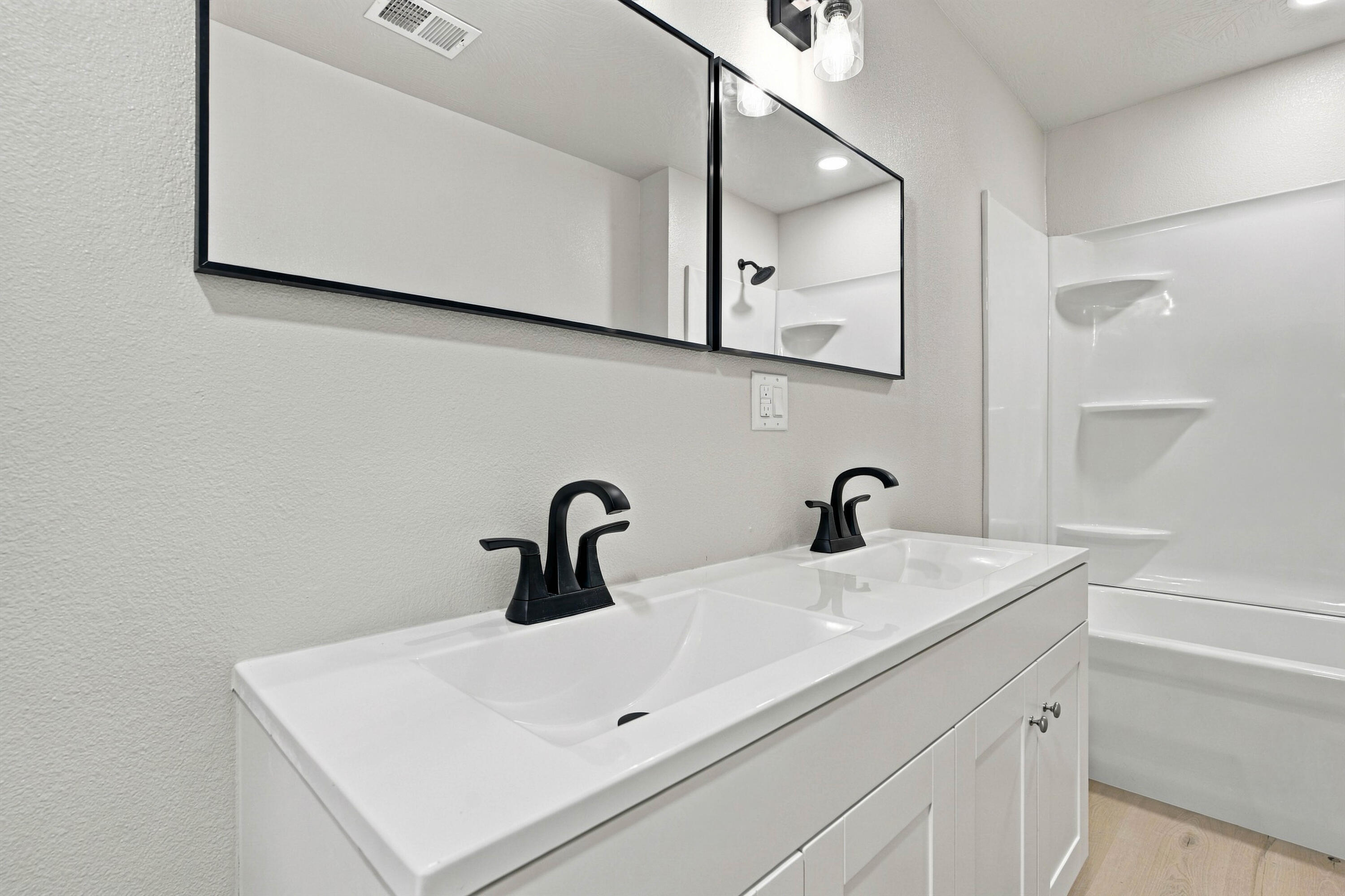 110 West Park Street Property Photo 14