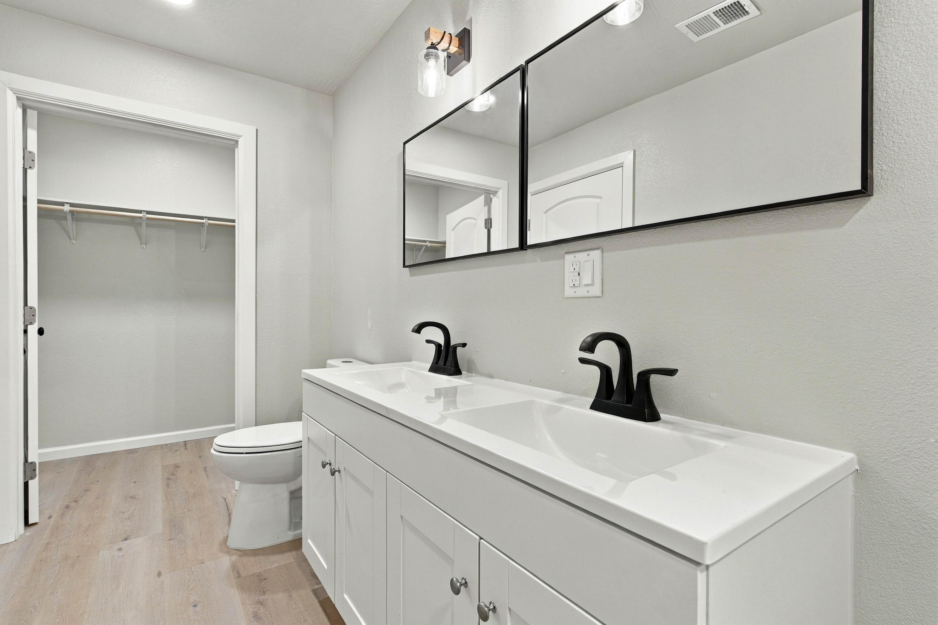 110 West Park Street Property Photo 16